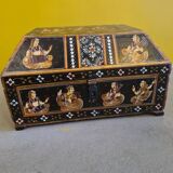 Anglo Indian Box With Painted Figures Of Musicians From The 1950s