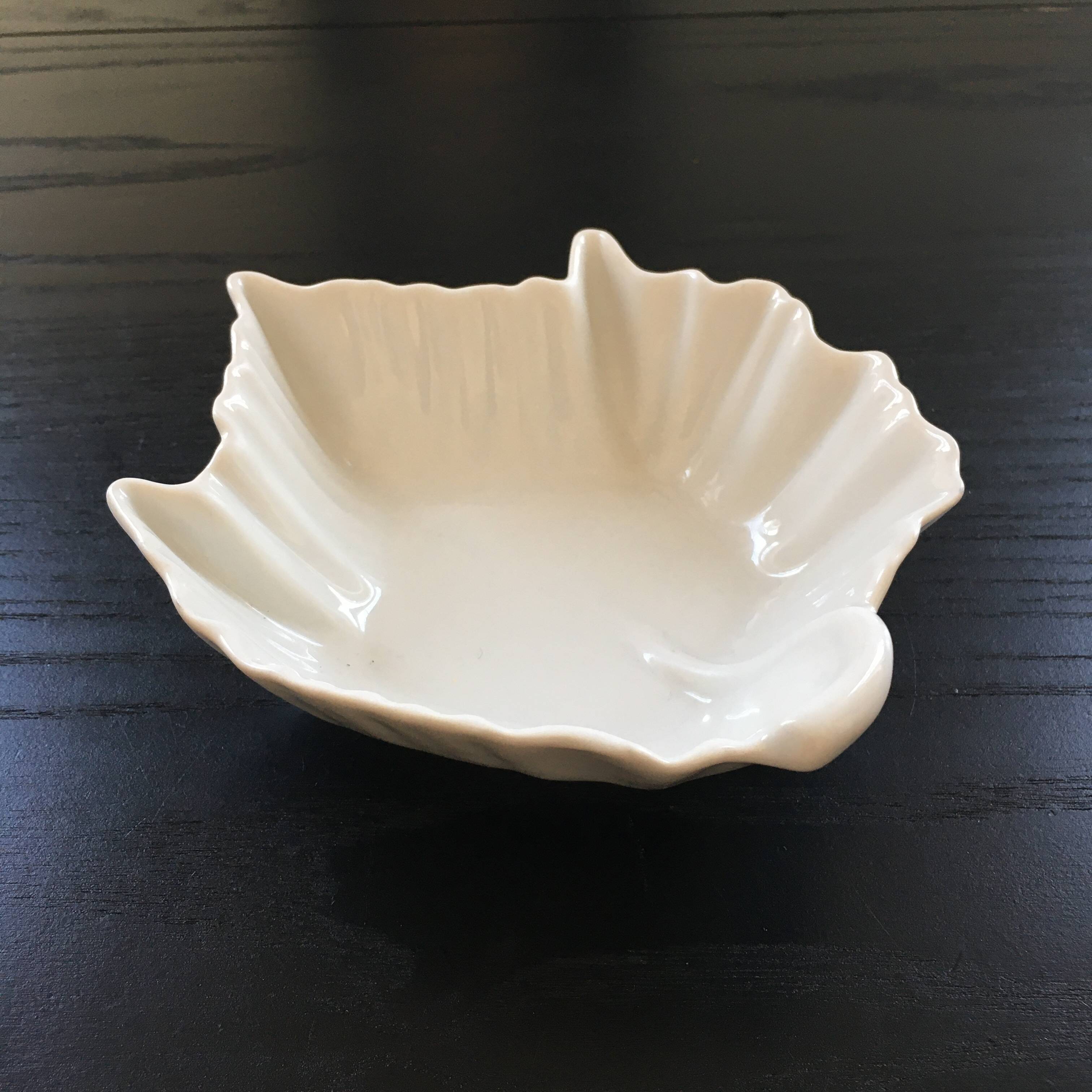 Porcelain leaf emptier