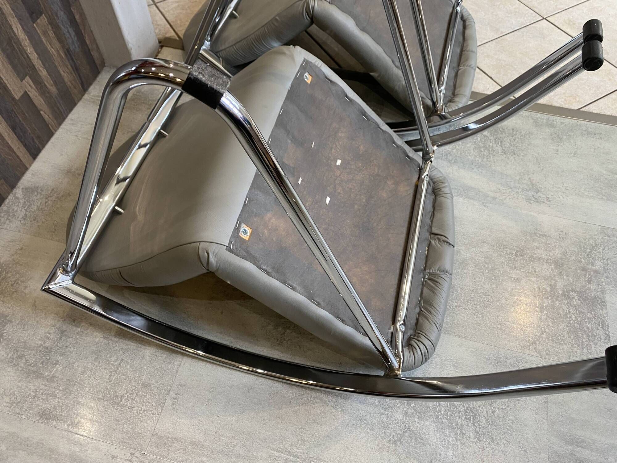 Pair of Souvignet armchairs, grey leather, chrome, 1980.