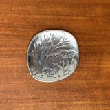 Vintage Canadian metal bowl with beaver decoration by Hoselton.