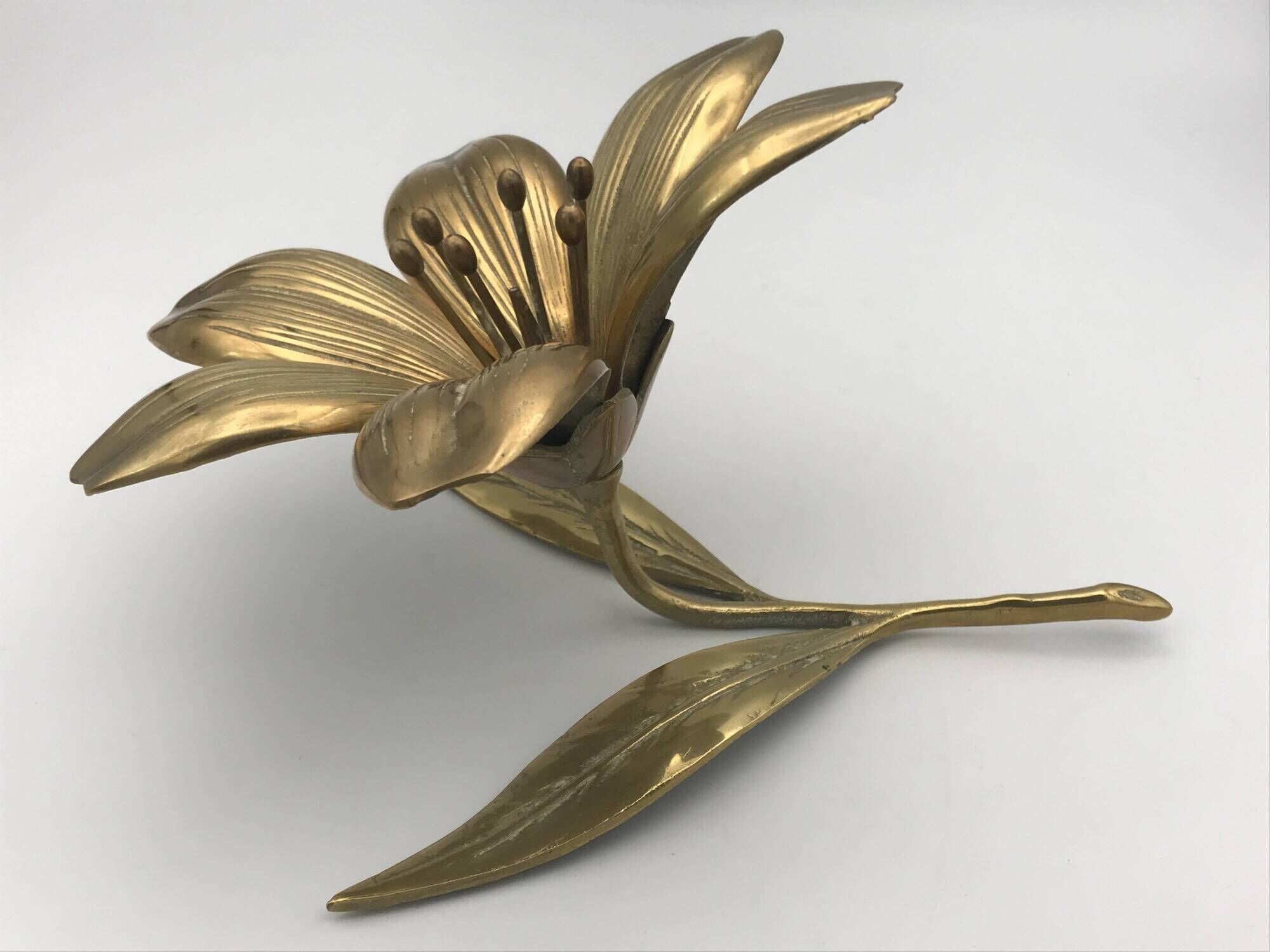 Vintage flower ashtray in solid gold-plated brass with six removable petals from the 60s/70s