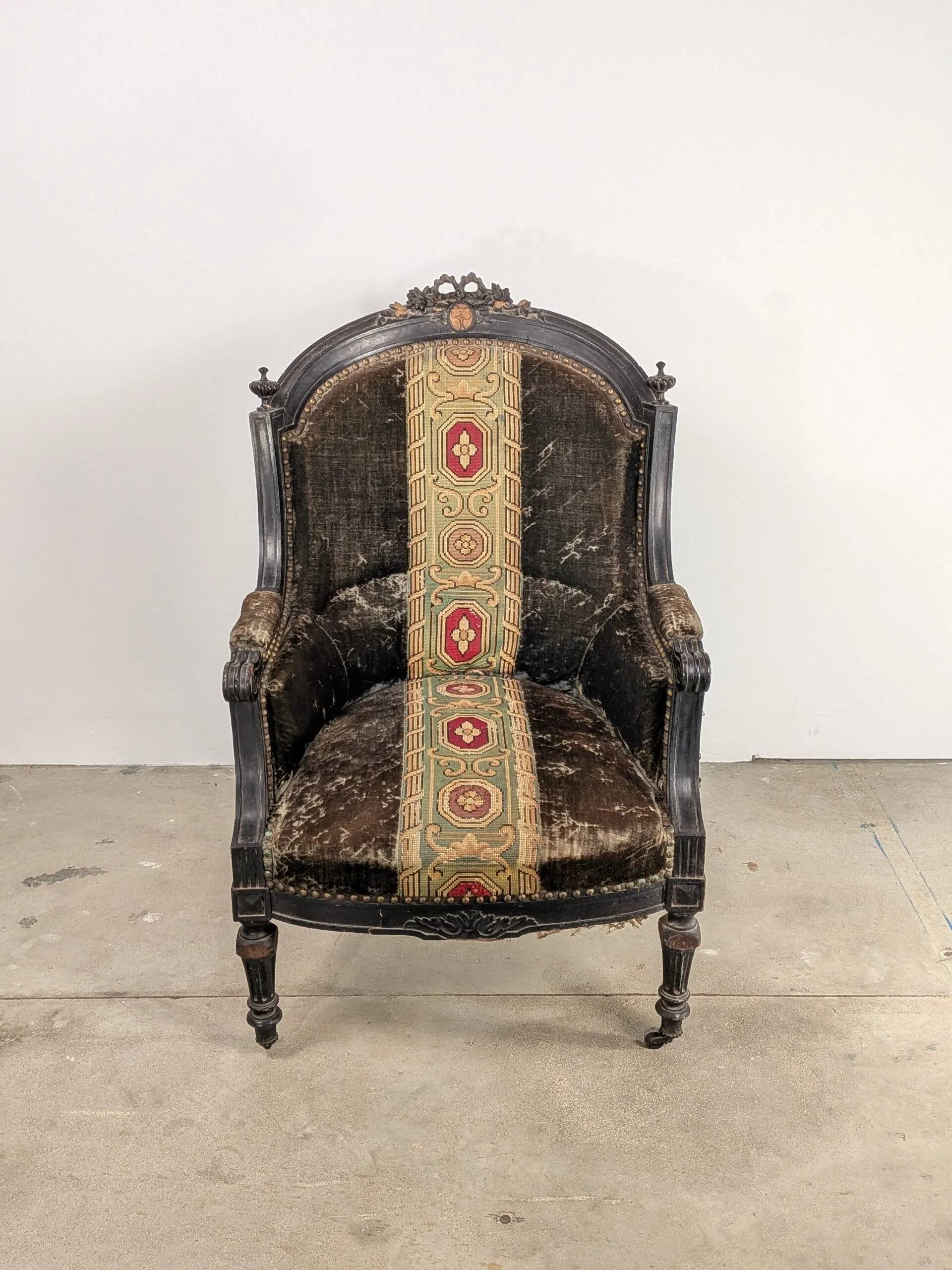 Fauteuil style Louis XVI – 19e siècle