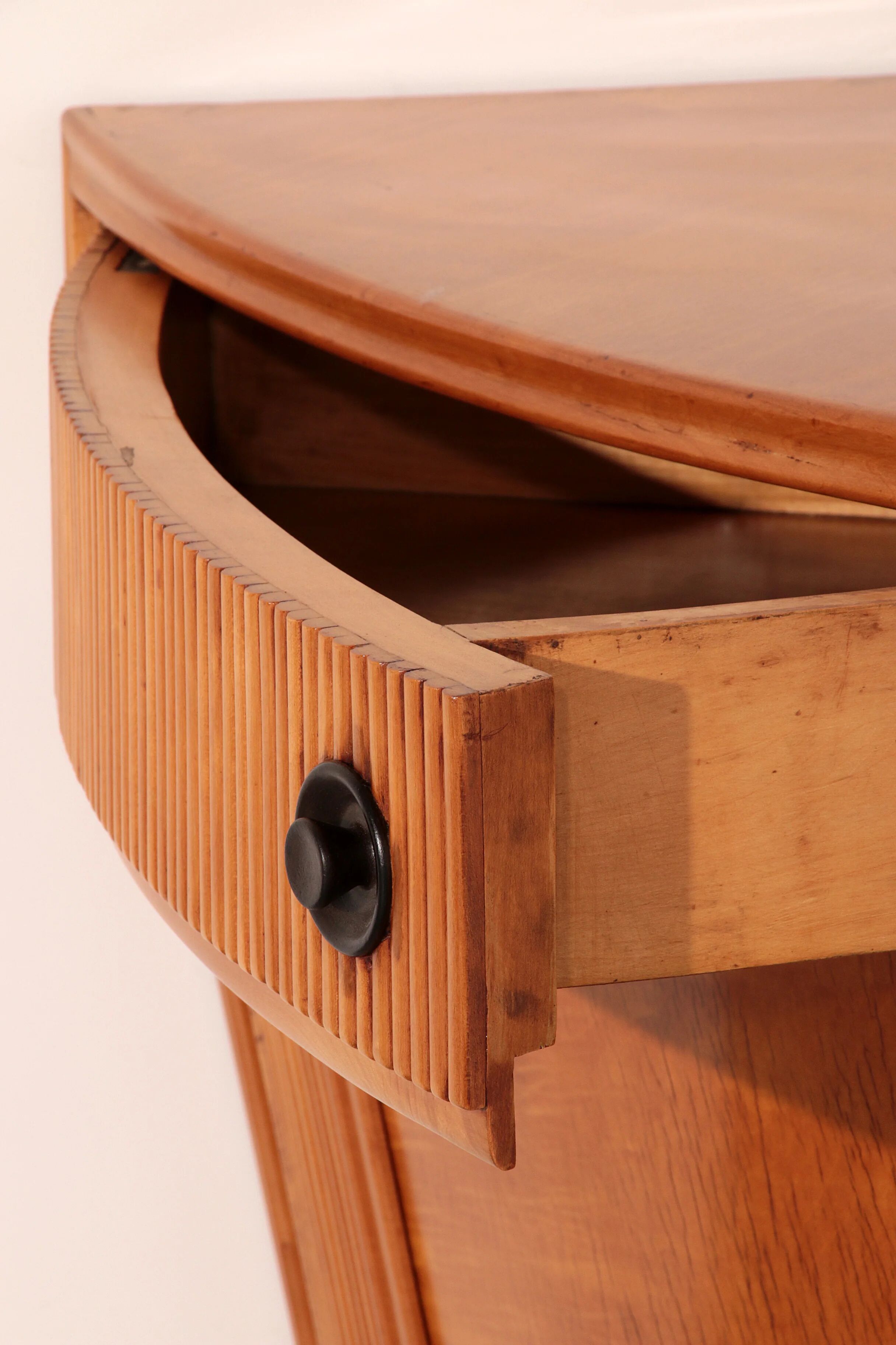 Bar cabinet in light wood attributed to Paolo Buffa, 1940s