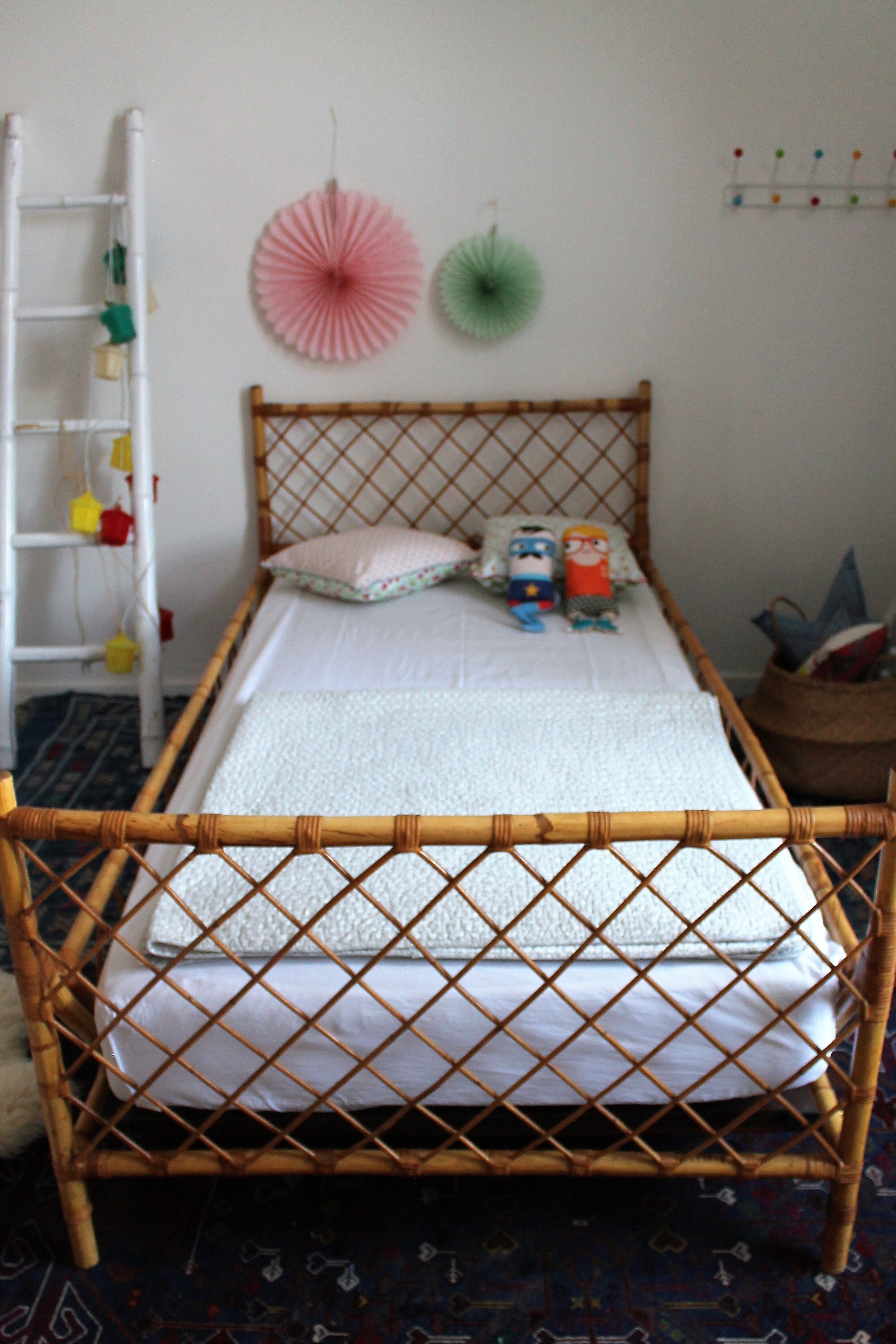 Vintage rattan bed for 1 person