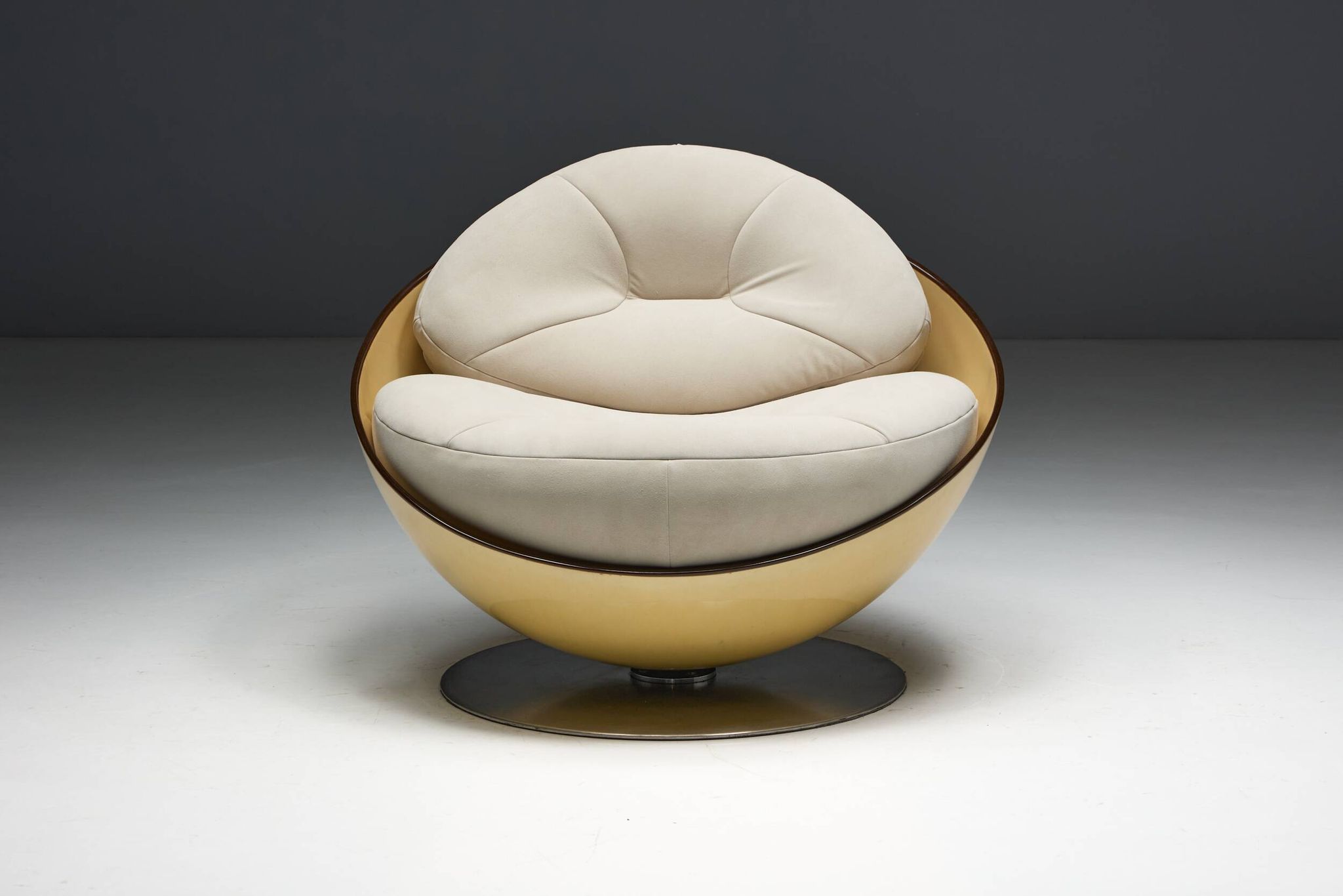 Esfera lounge chairs by Ricardo Fasanello, Brazil, late 1960s