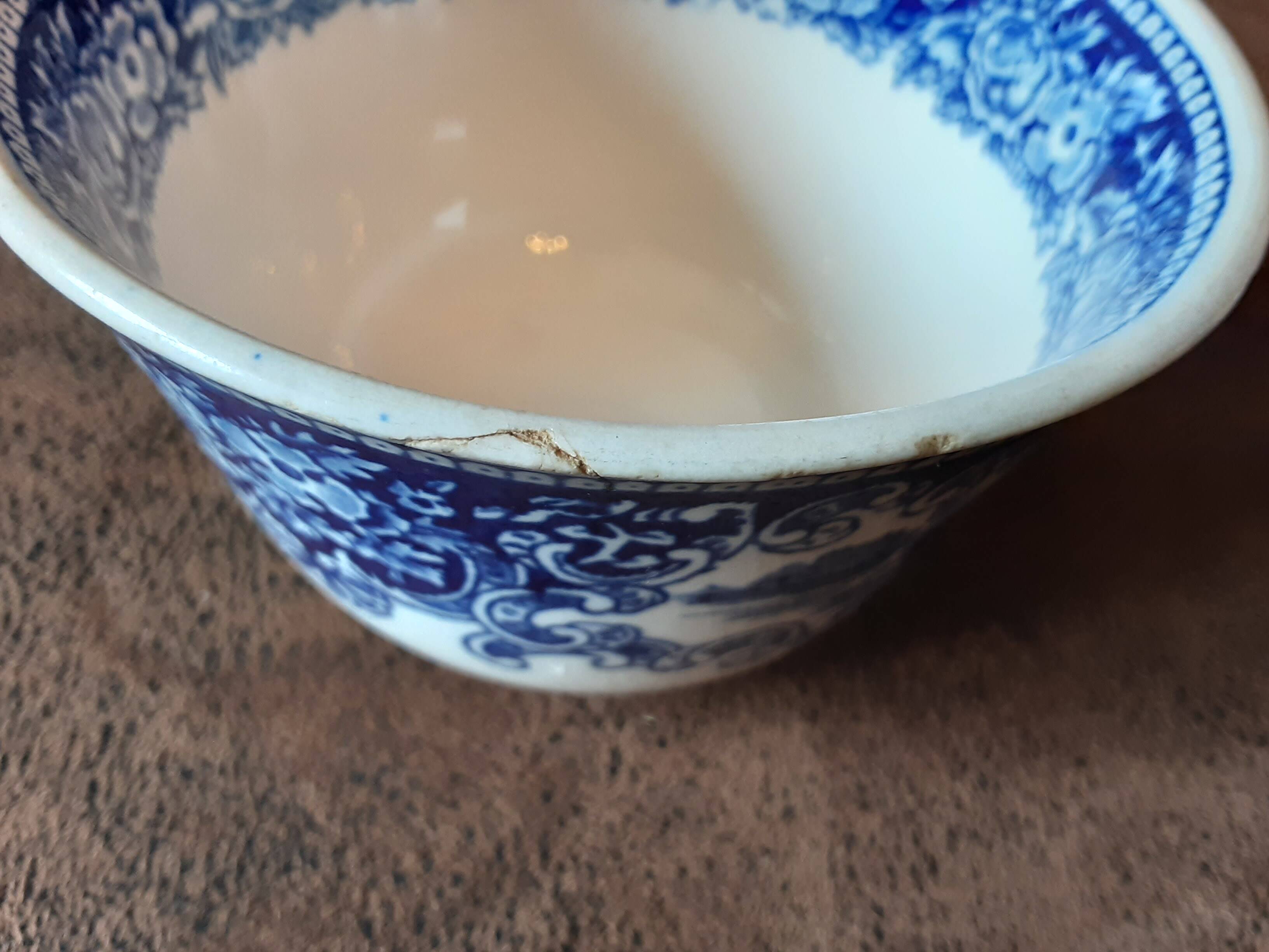 Set of 2 England cups and saucer