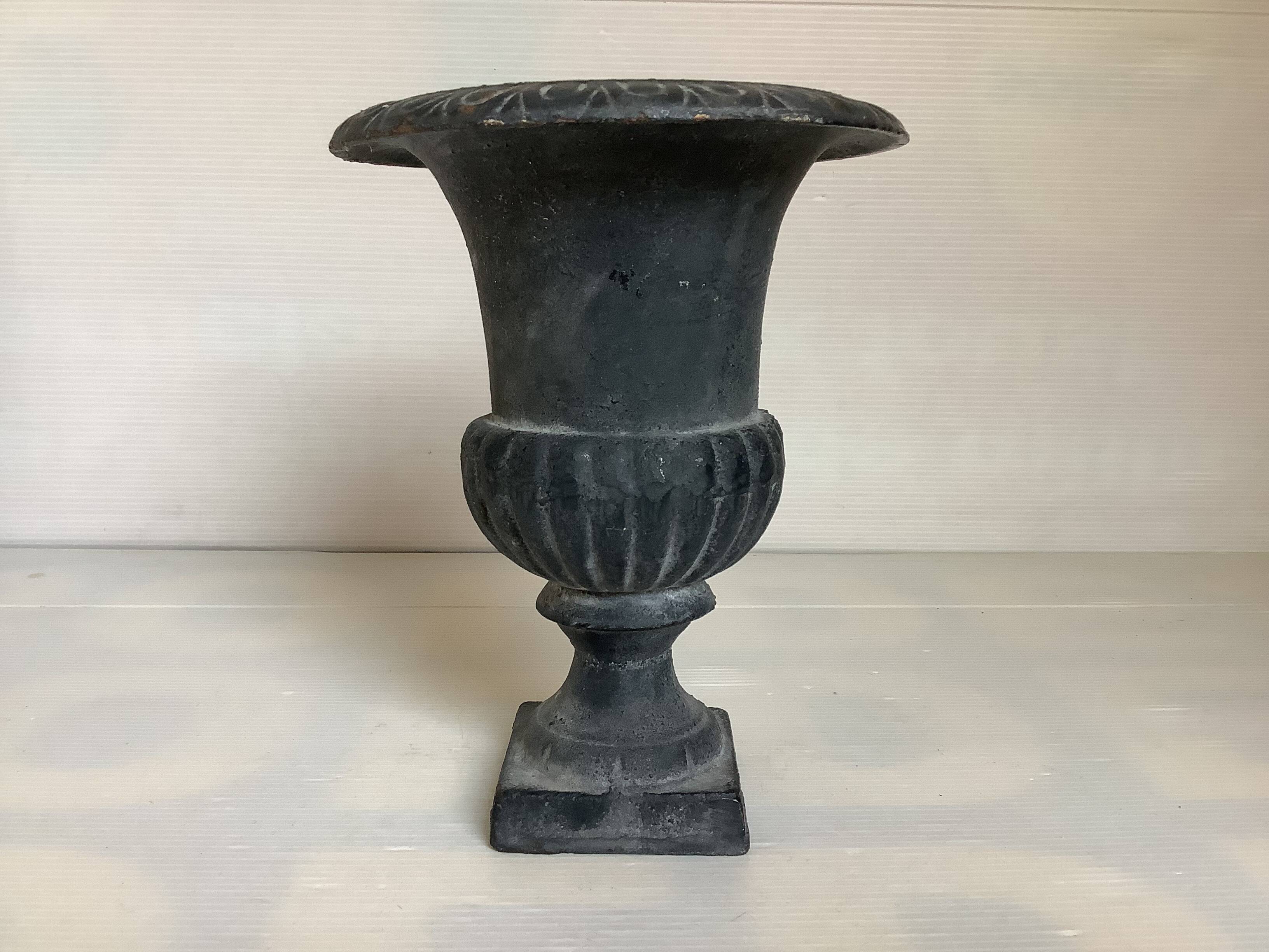 Medici cast iron planter vase