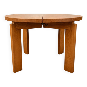 Large extendable table from Maison Regain in solid elm.