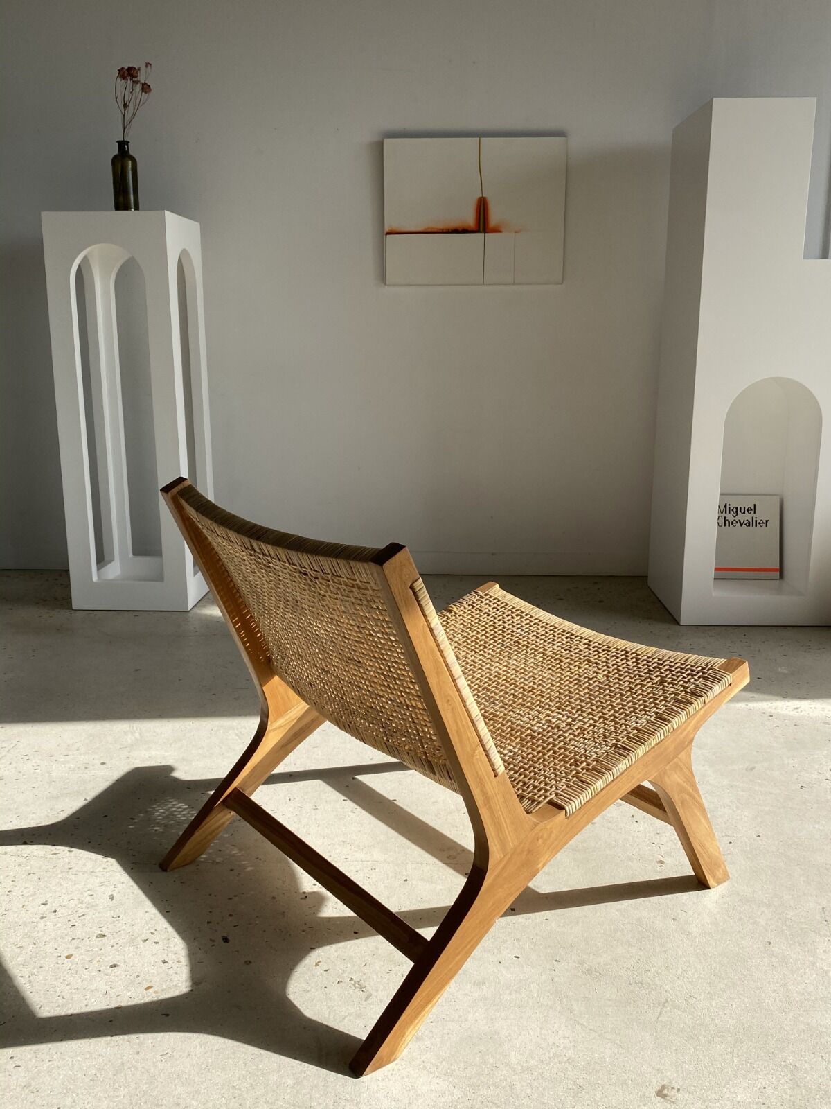 Reclining armchair in natural wood and woven rattan