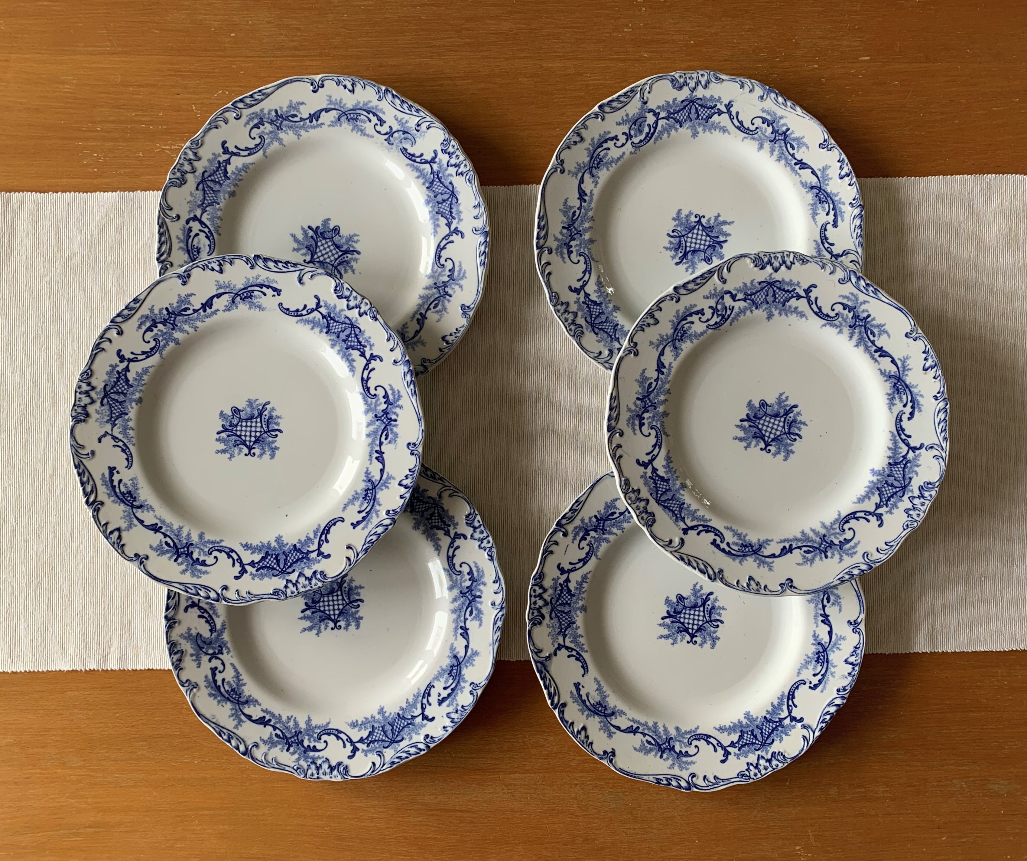6 assiettes en faïence de B W M & Co