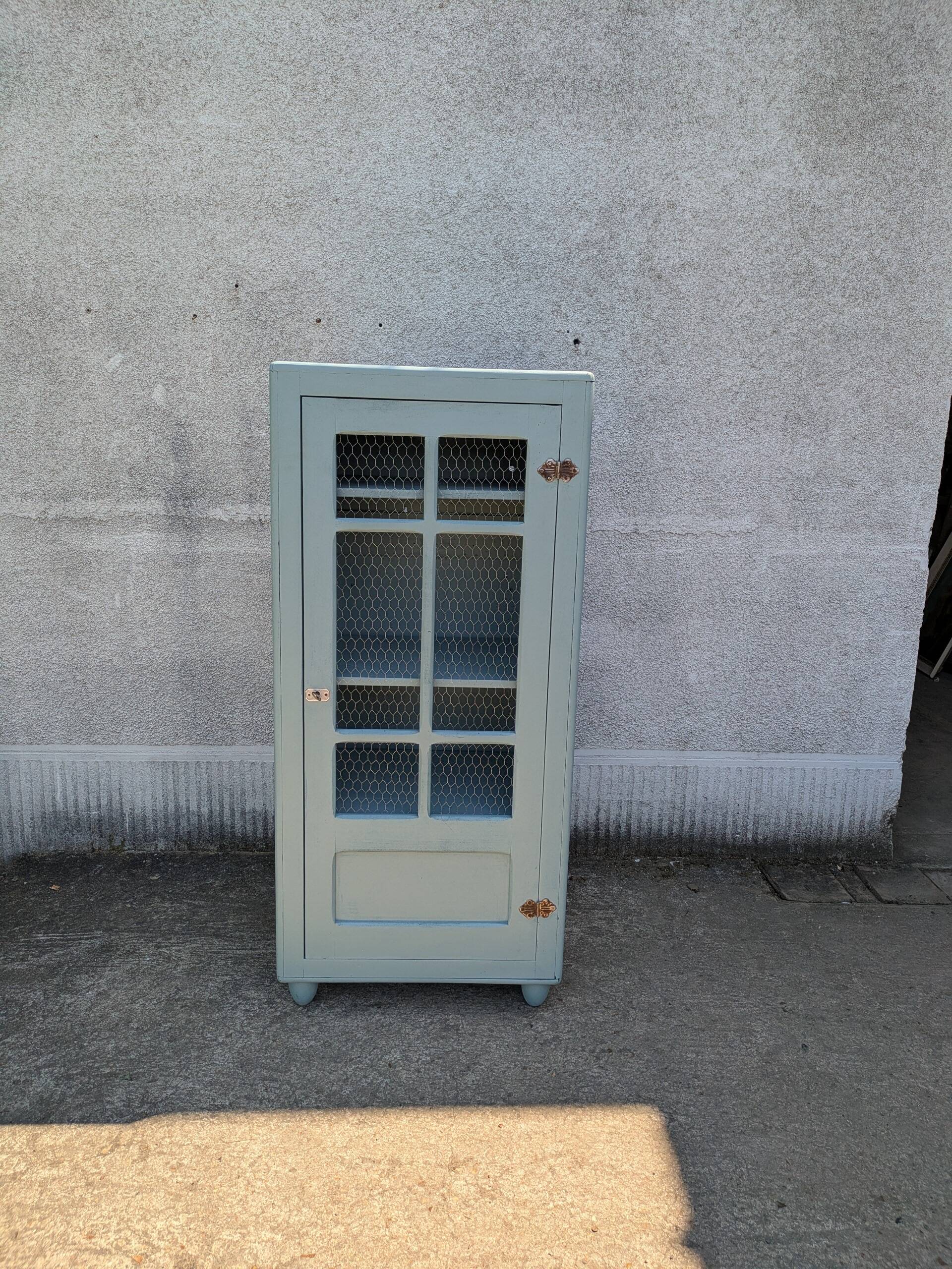 Small Parisian wardrobe