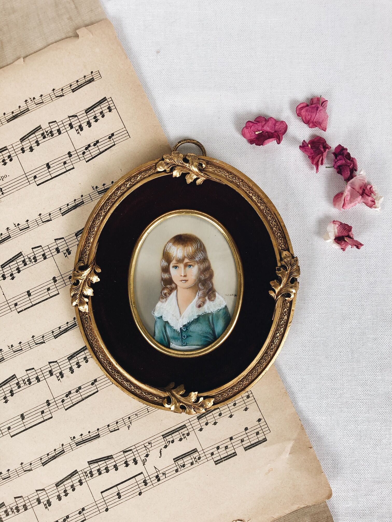 Ancient miniature painting on signed ivory