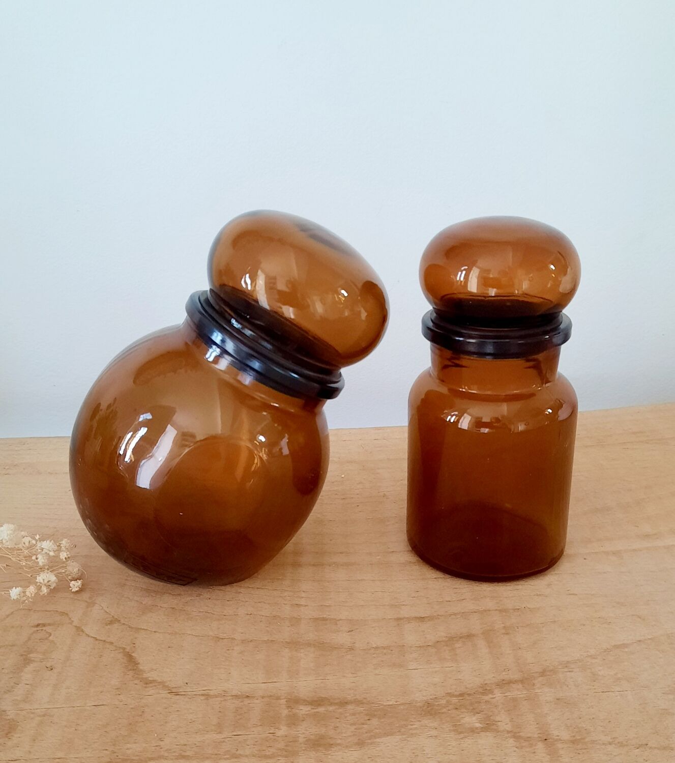Pots en verre ambré