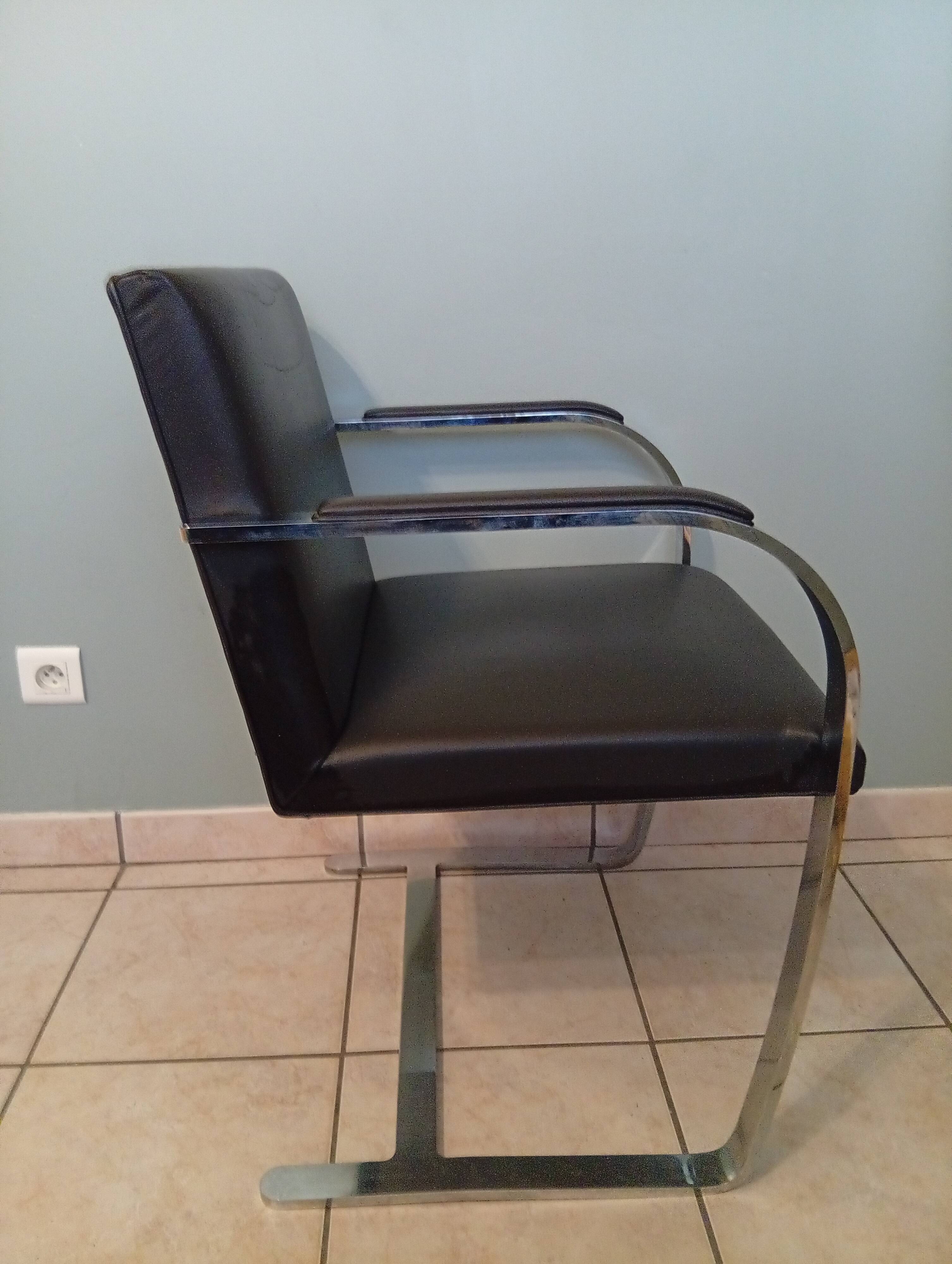 Set of 4 BRNO chairs, Mies Van Der Rohe, Knoll lot