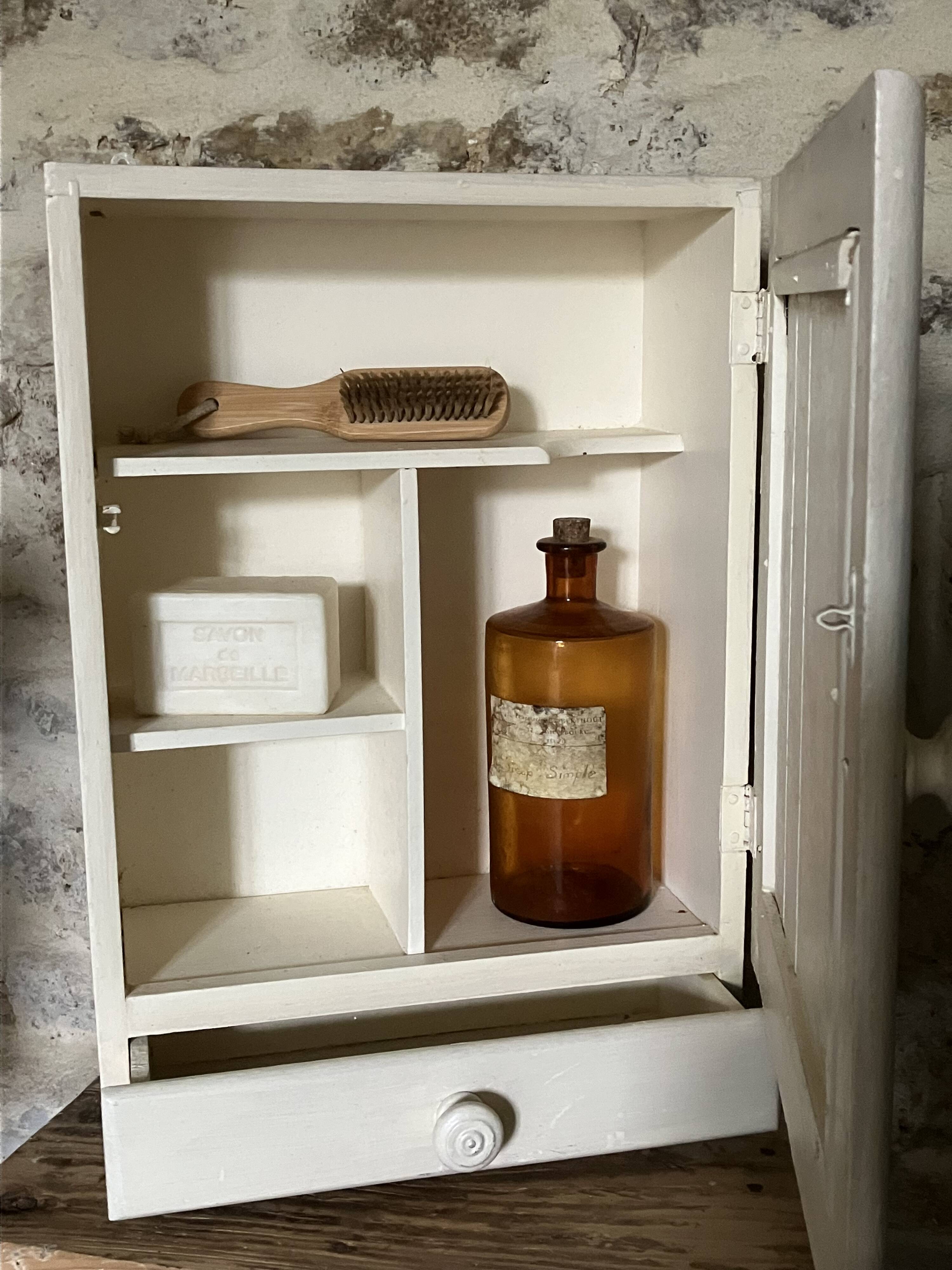 Armoire de toilette, de pharmacie