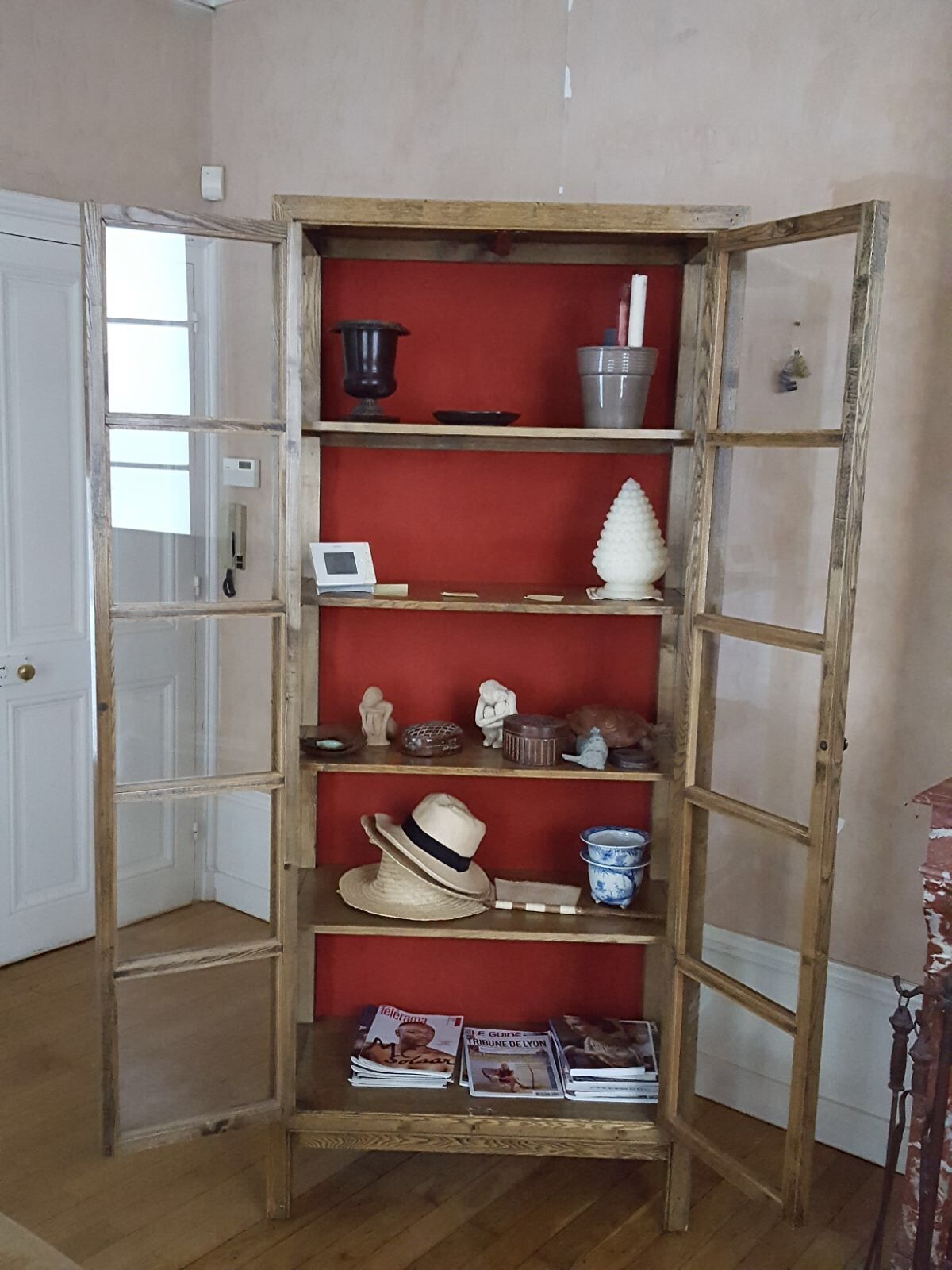 library showcase flamingo model sled