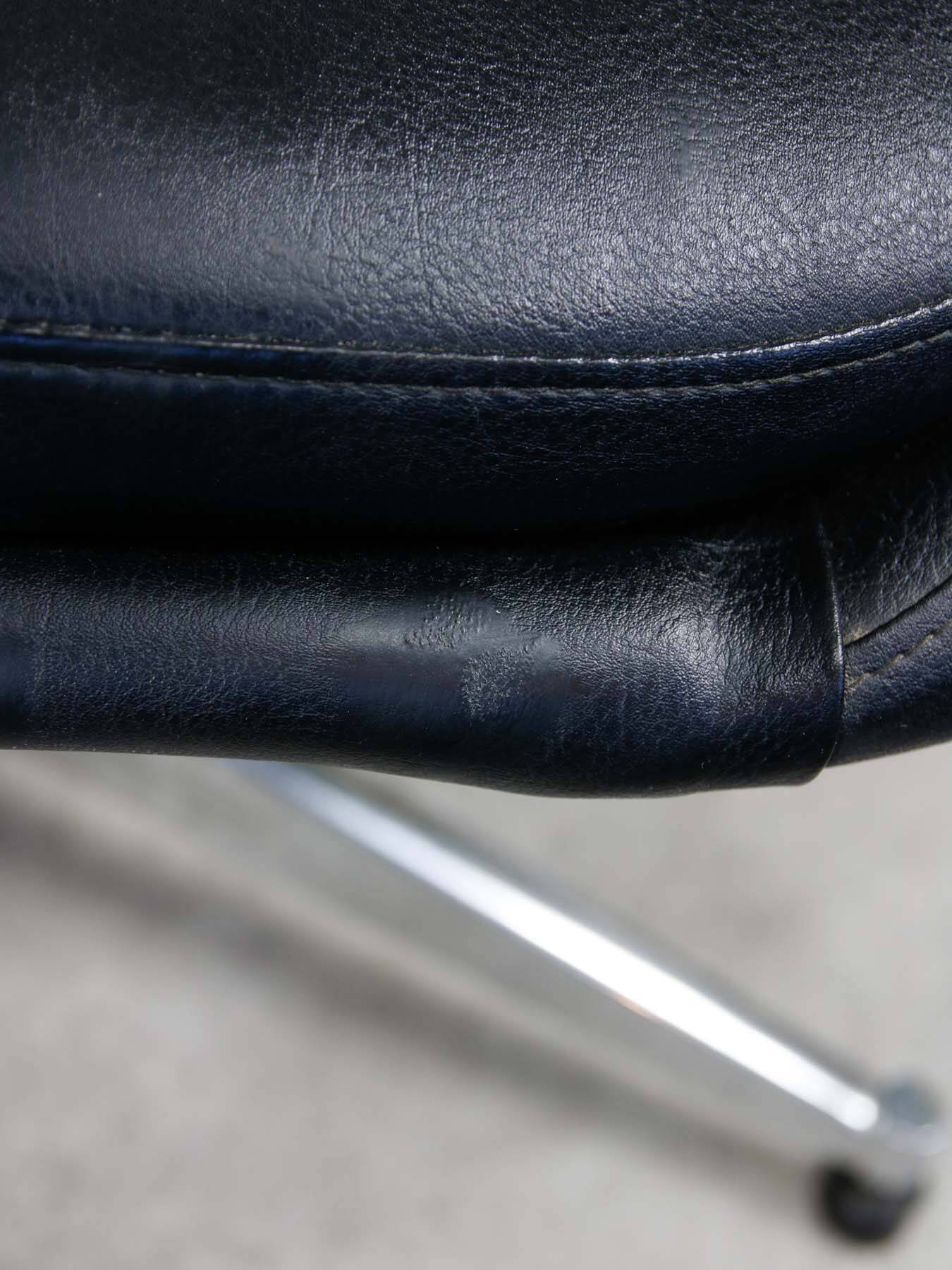 Chaise pivotante vintage en simili cuir noir italien et chrome