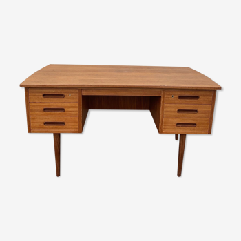 Swedish desk "back-to-back" with its niche 1960