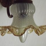 French vintage wall lamp in brass with a glass shade featuring frills and patterns 5524.