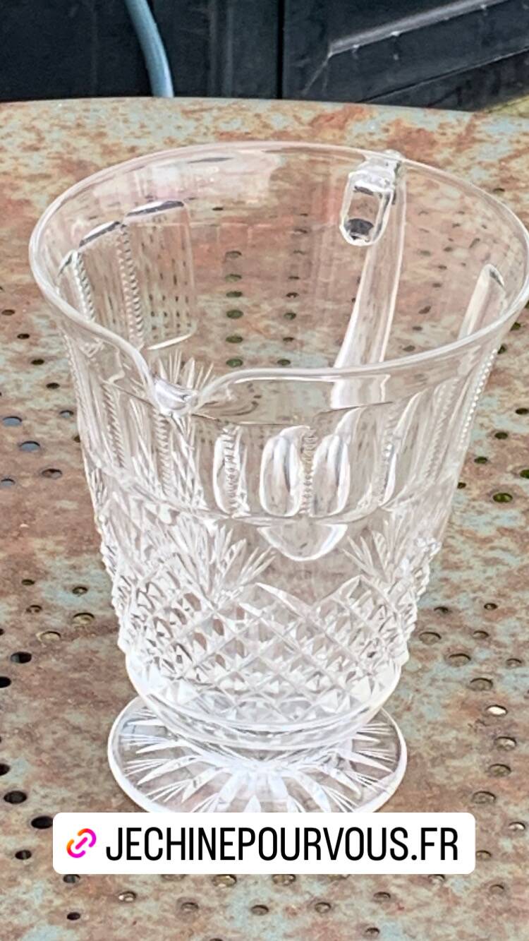 Carafe in transparent glass and crystal, chiseled, old pineapple pattern