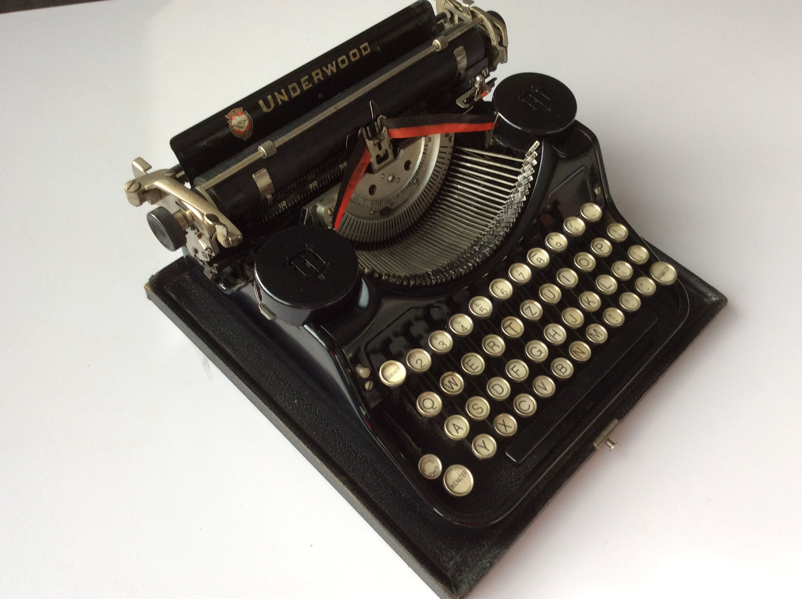 Old-typewriter Underwood portable