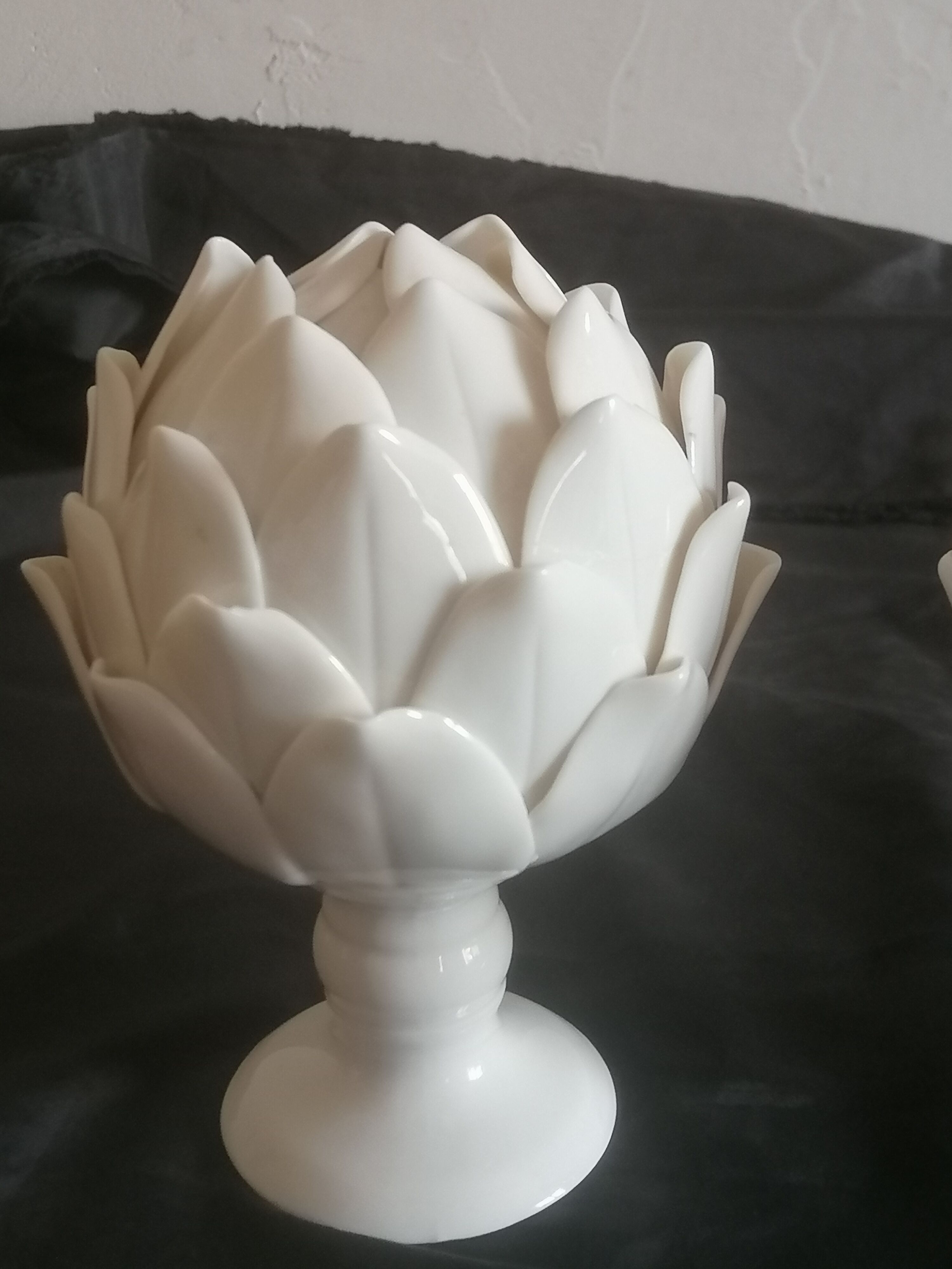 Pair of porcelain artichokes. Mid-twentieth century.