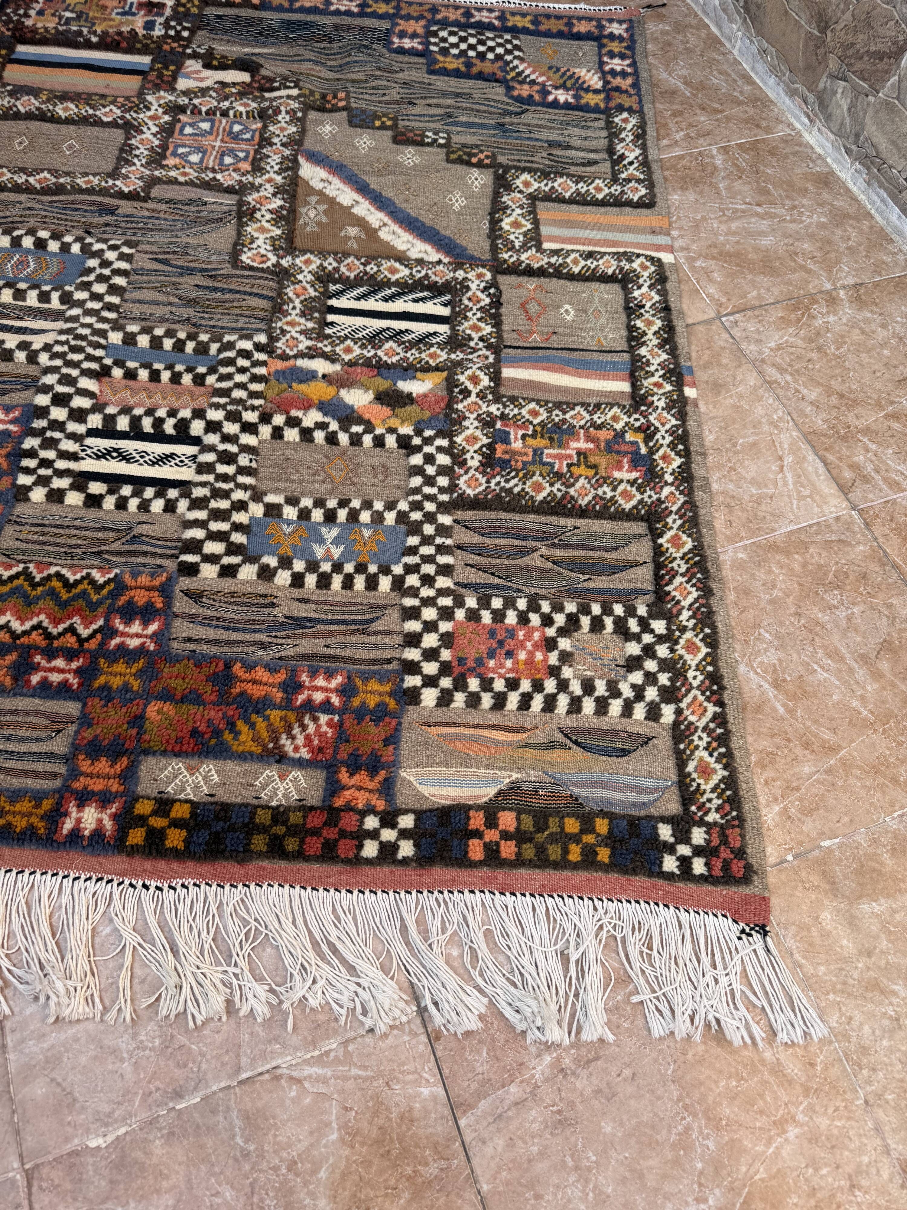Handmade Berber Kilim rug: Moroccan wall decoration 160 cm x 110 cm