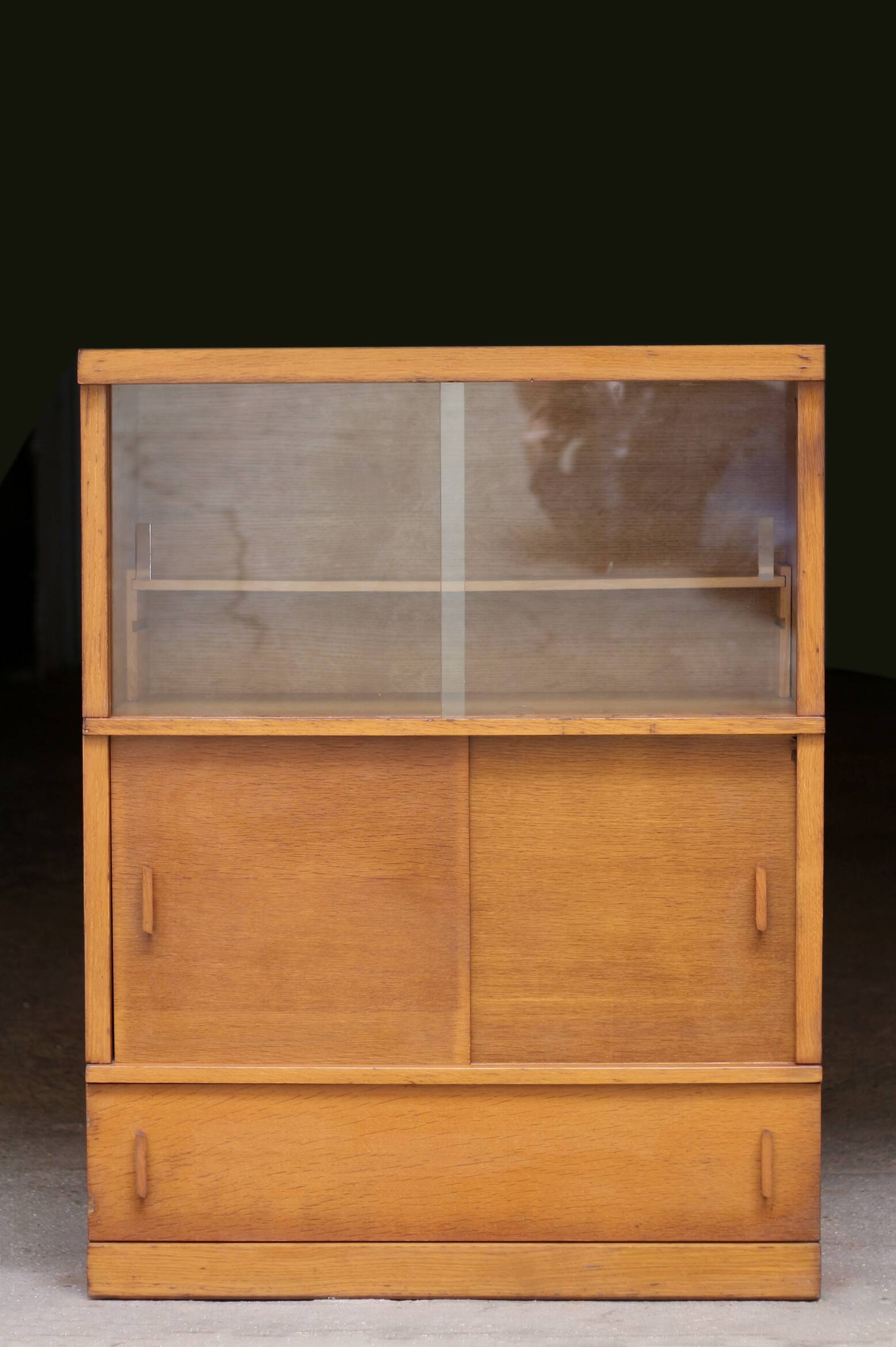 Adorable MD-type oak module from the 1950s.