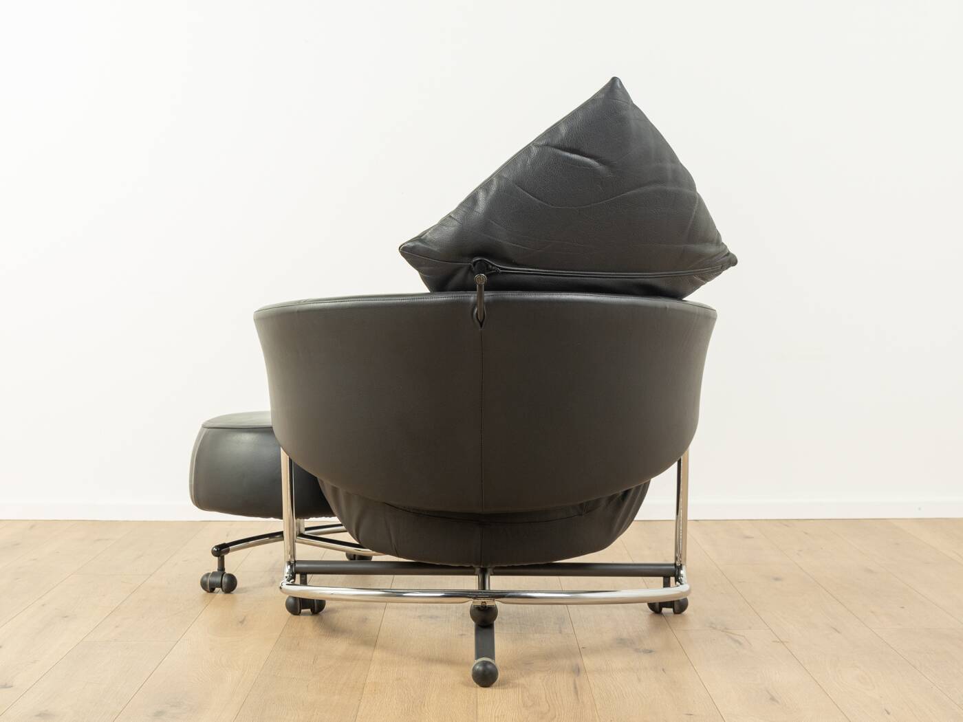Girotonda armchair & ottoman, Francesco Binfaré, Cassina