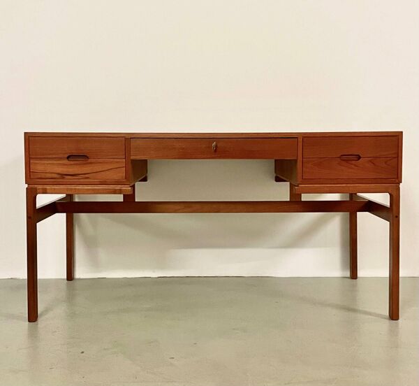 Bureau danois en teck par Arne Wahl Iversen 1950