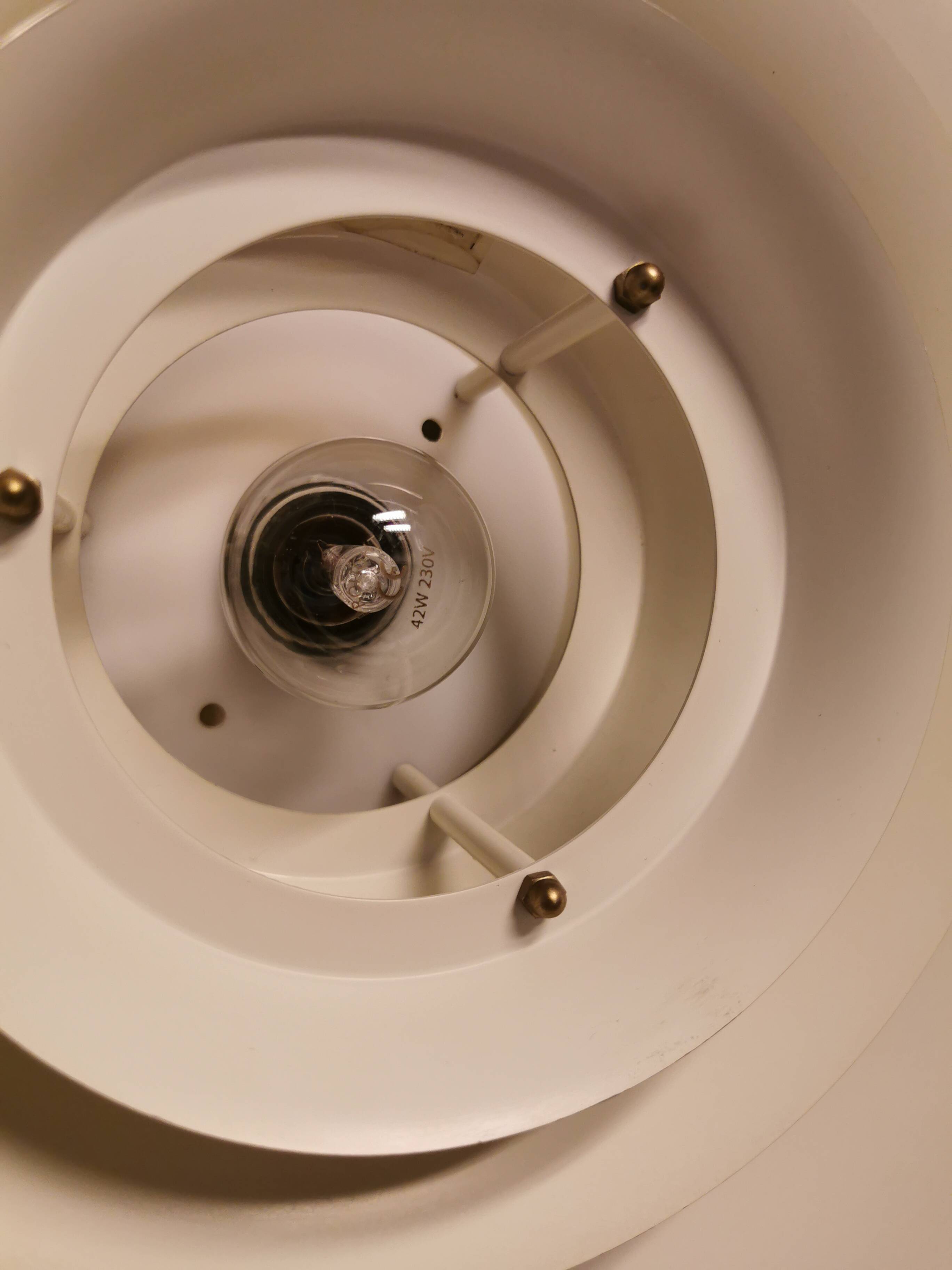 Suspension danoise en aluminium couleur laiton