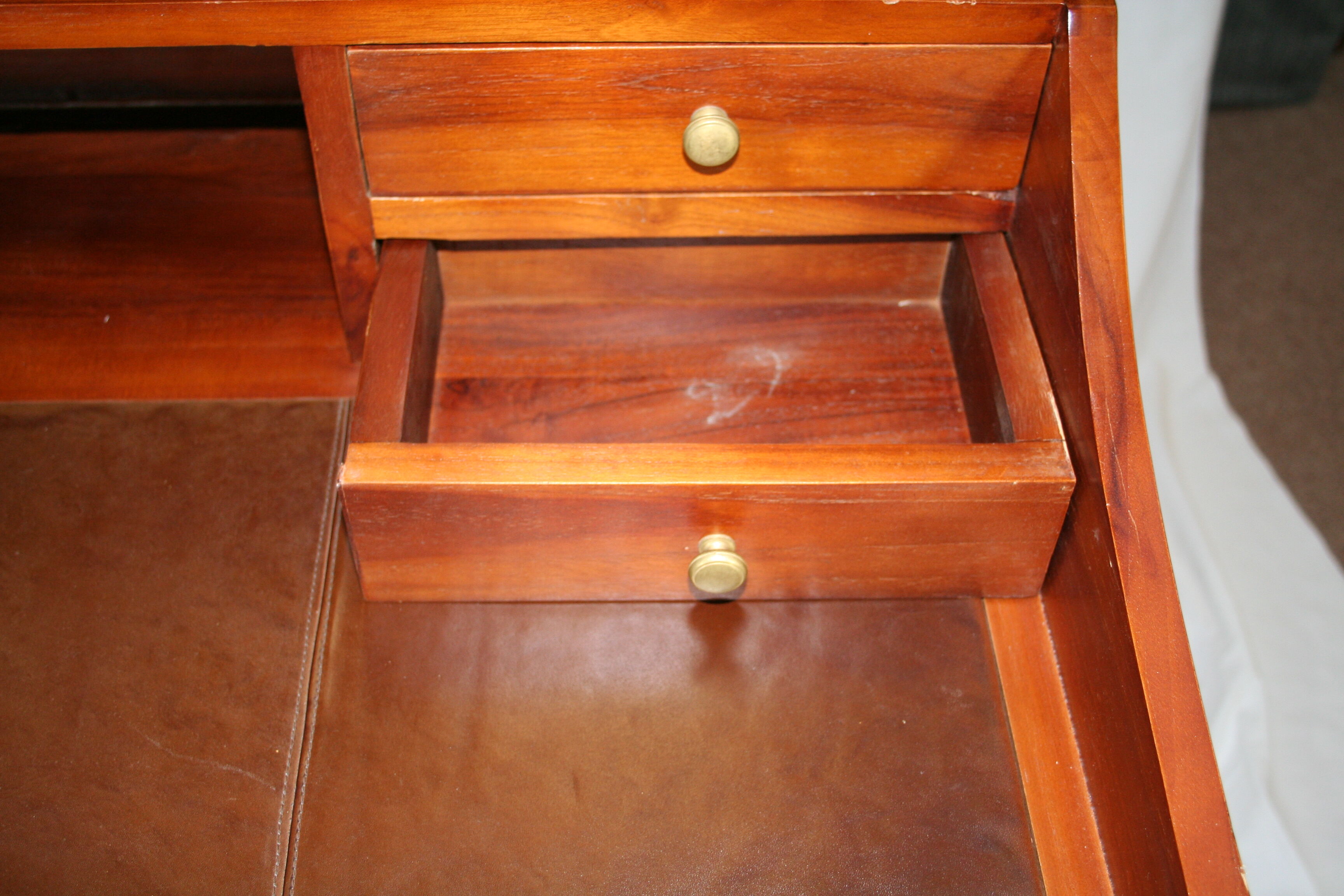 Dresser folding hardwood