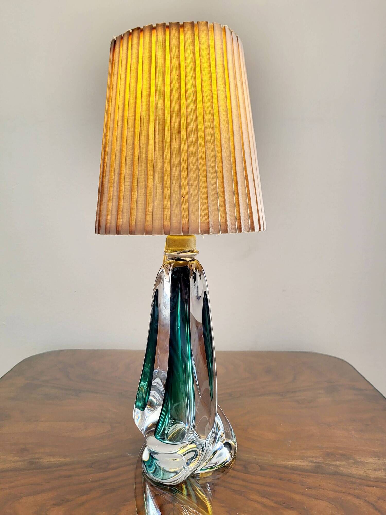 Lampe en cristal Val Saint Lambert à pied tourné, couleur verte, Belgique