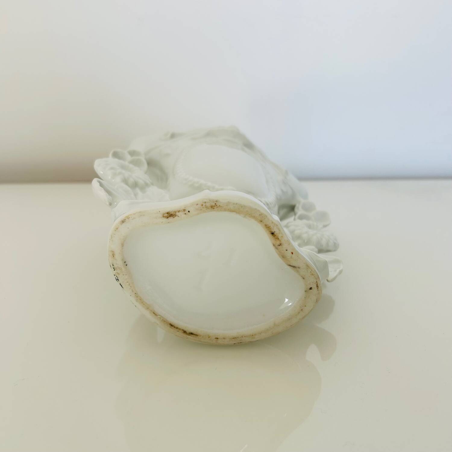 Bride's vase in porcelain