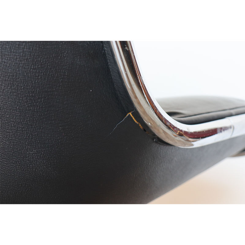 Pair of leather swivel armchairs by Charles Pollock for Knoll 1960