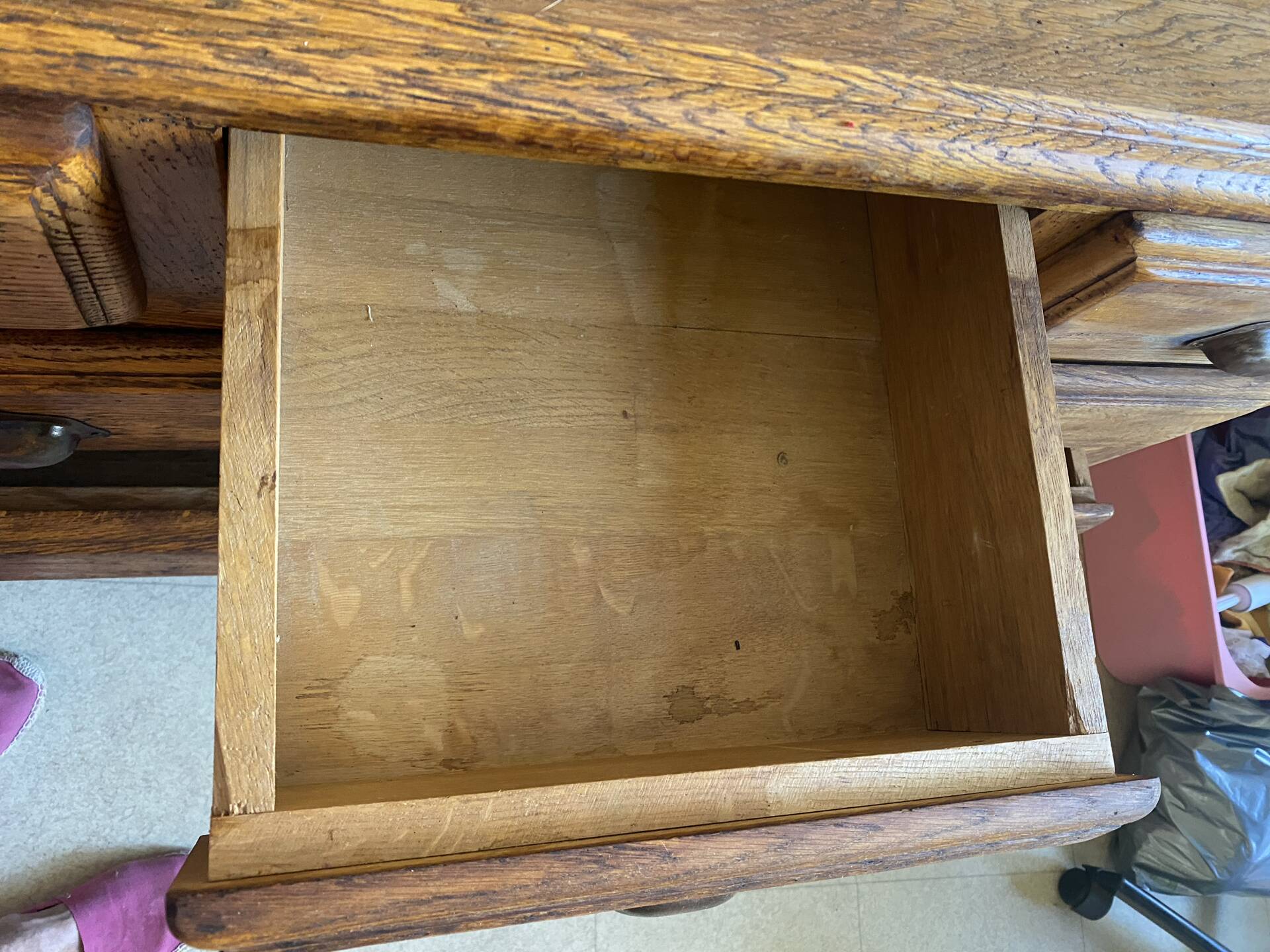 Solid oak chest of drawers