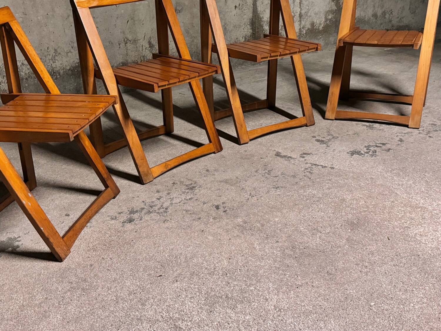 04 folding chairs 1970s