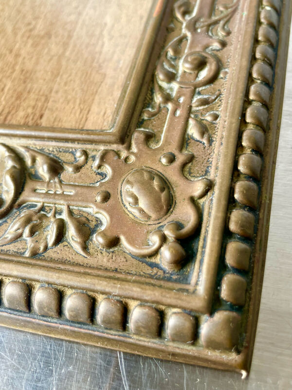 Cadre antique en métal en laiton de style baroque