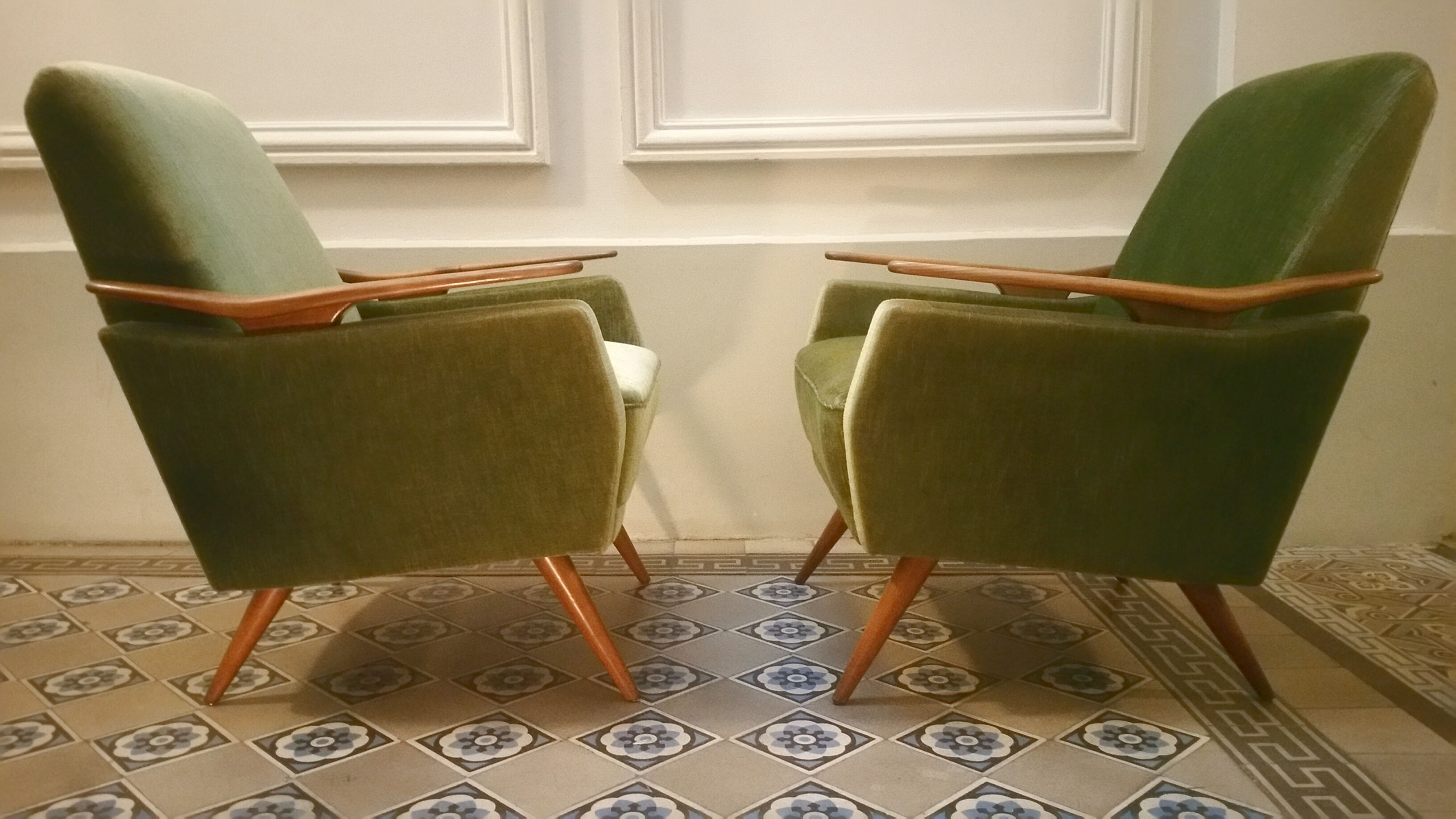 Lot of 2 armrests 50s/60s teak club chairs