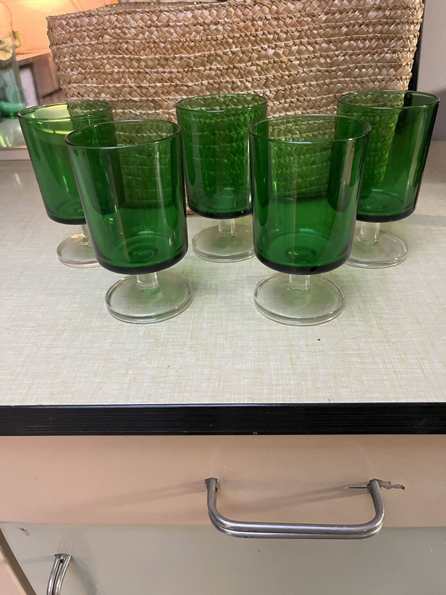 5 stemmed glasses