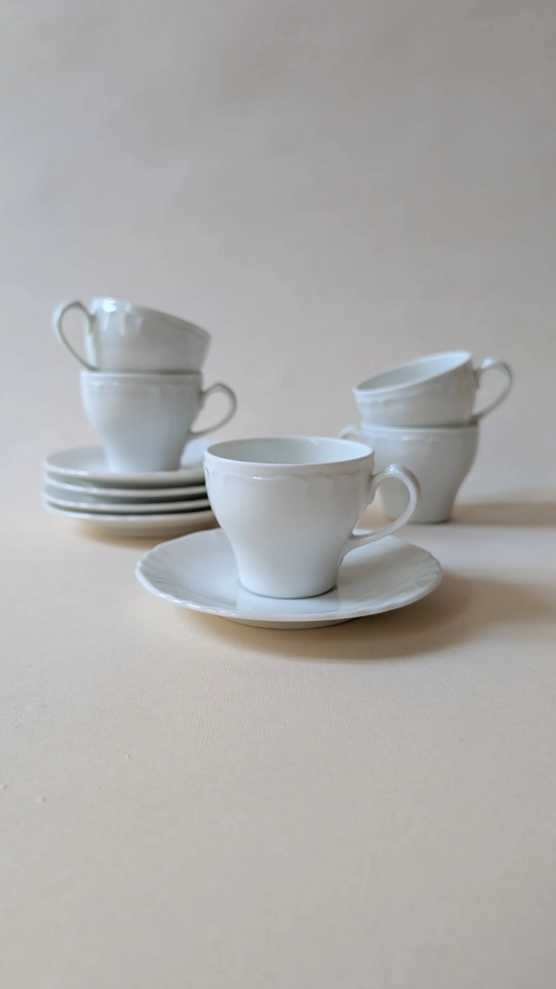 Set of 5 white cups