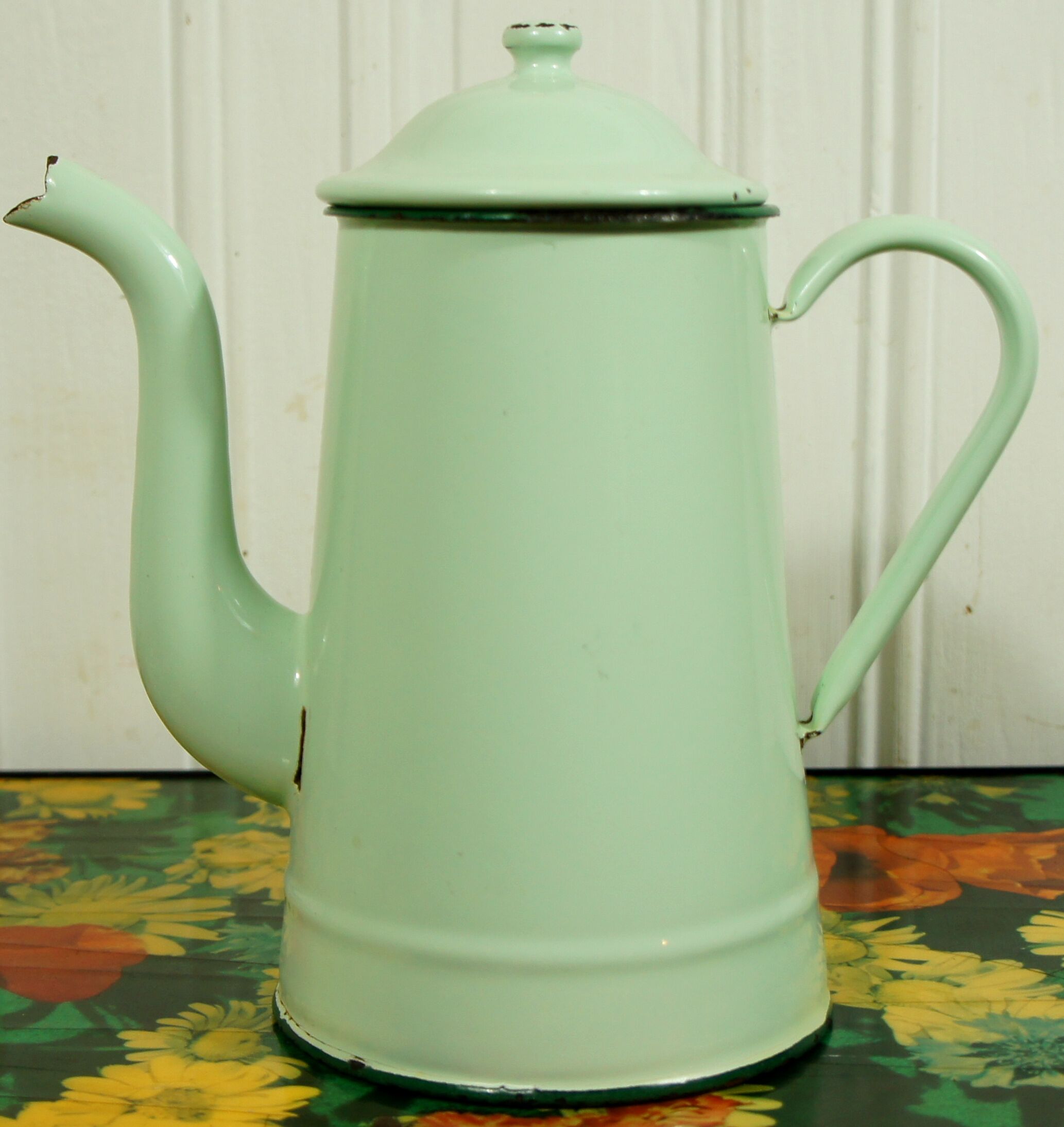 Enamelled sheet metal coffee maker