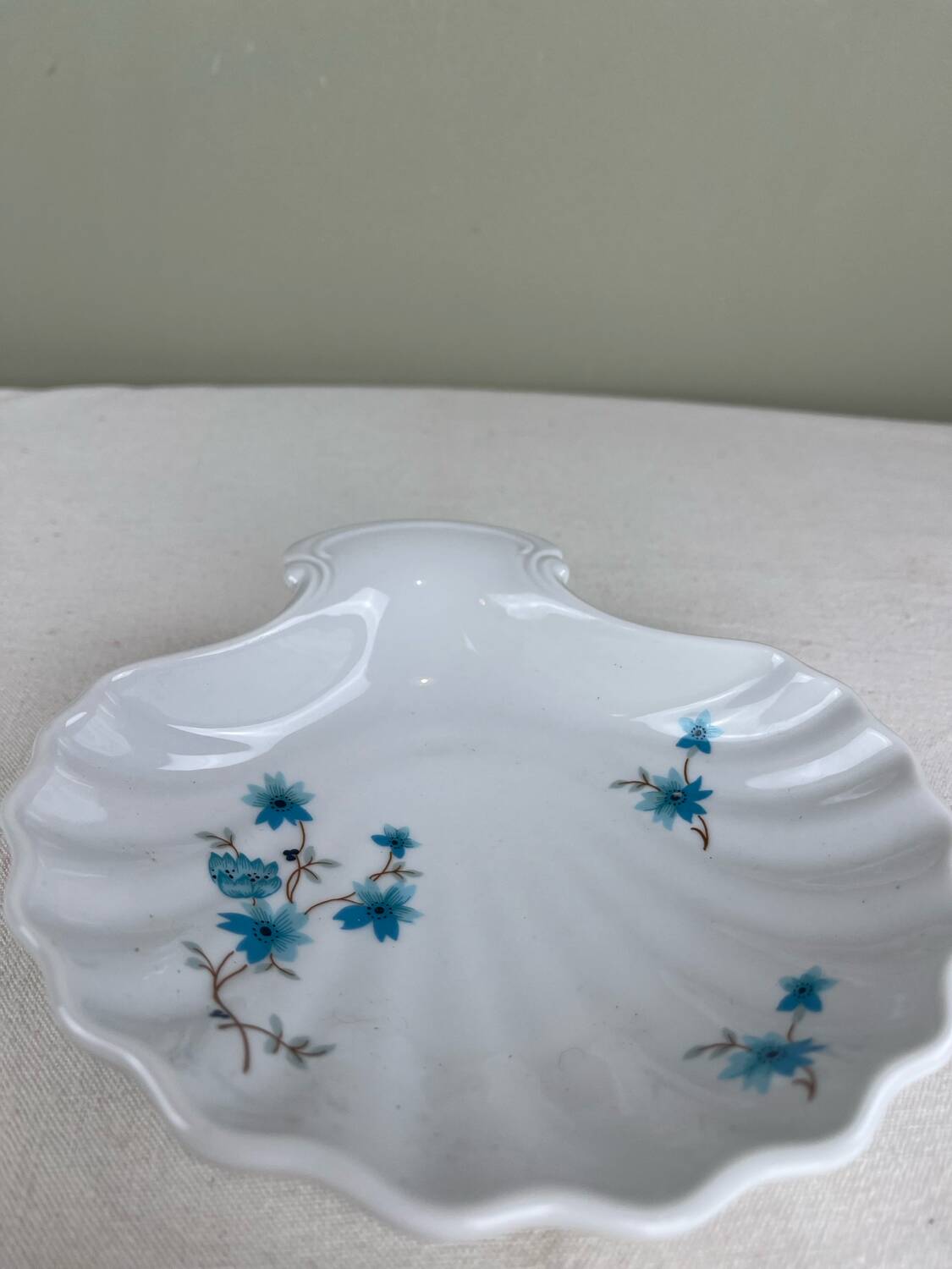 Porcelain catchall