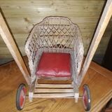 Poussette ancienne de poupée /osier et bois
