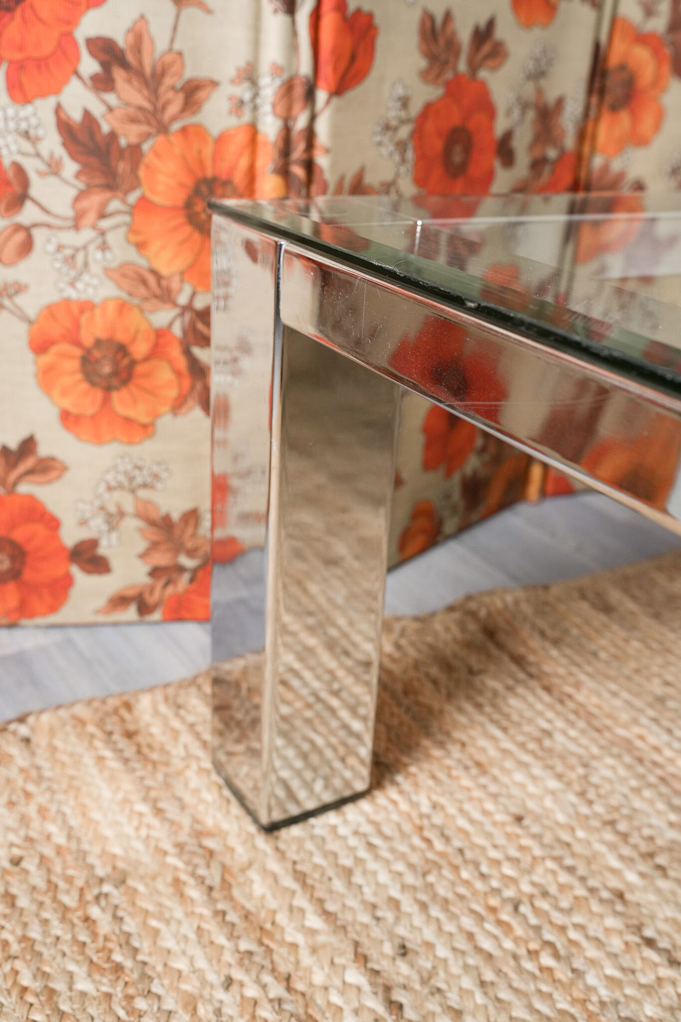 Chrome coffee table with its bisauté glass