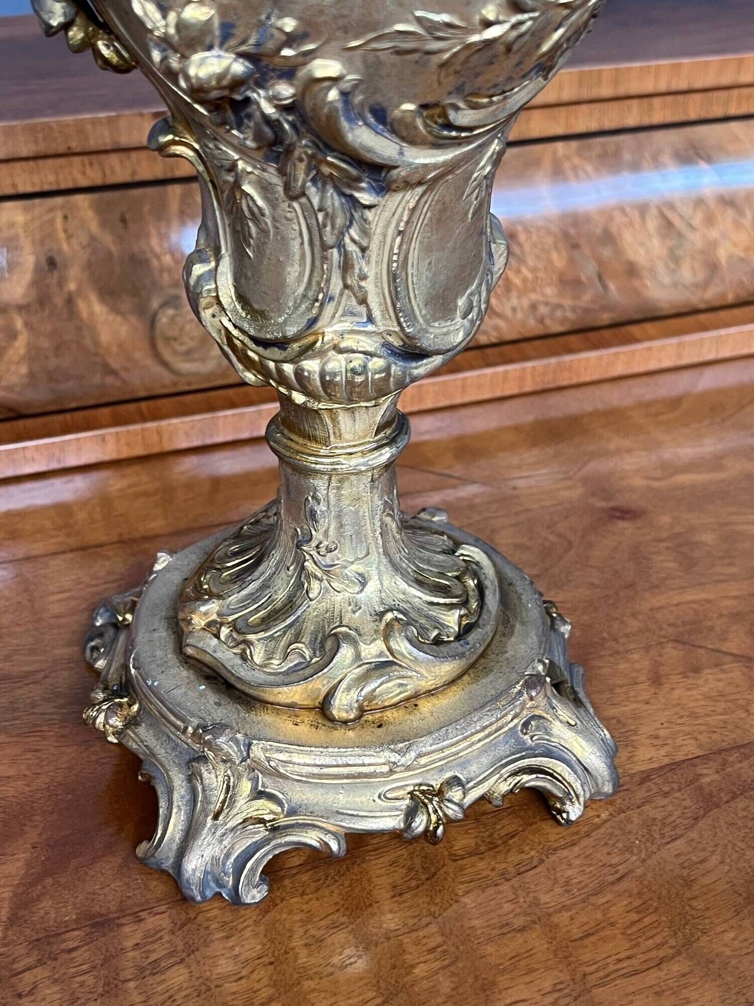 Pair of decorative vases. Solid gold metal.