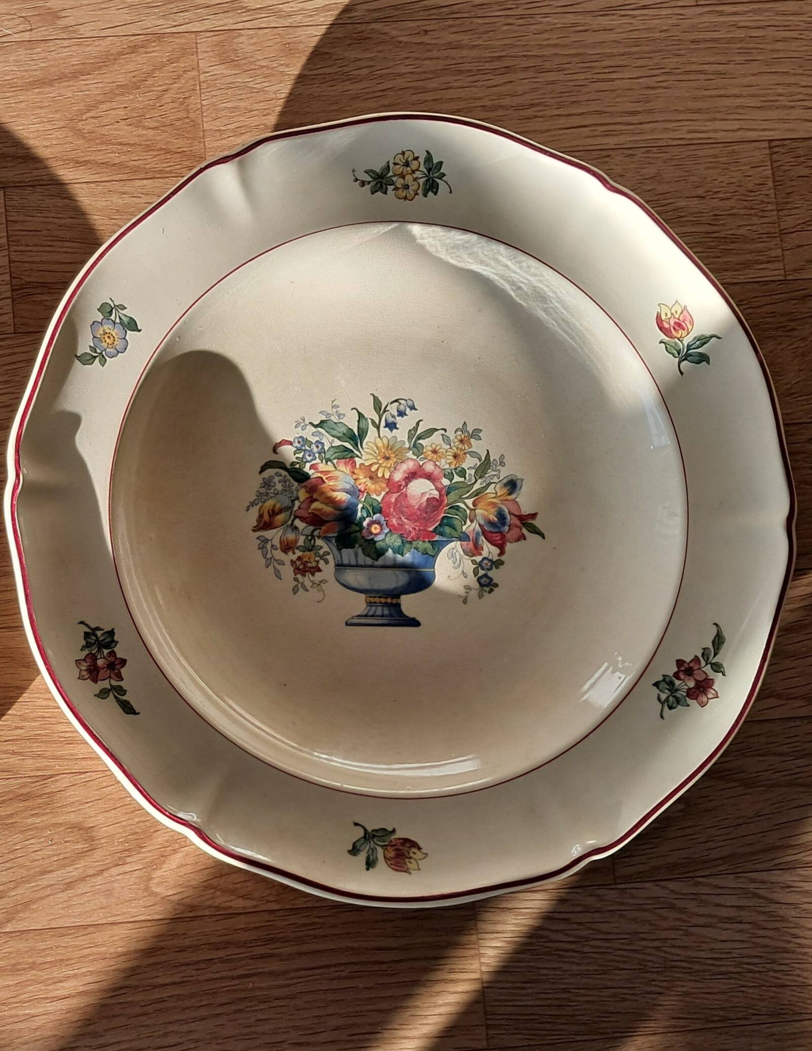 Two Villeroy & Boch porcelain dishes in the Floralia model.