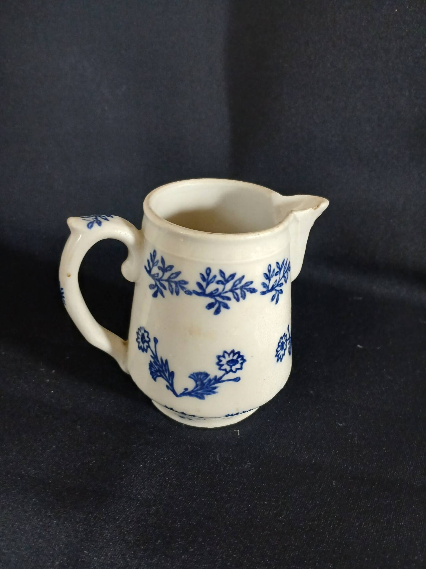 Small jug/milk pot in steel clay
