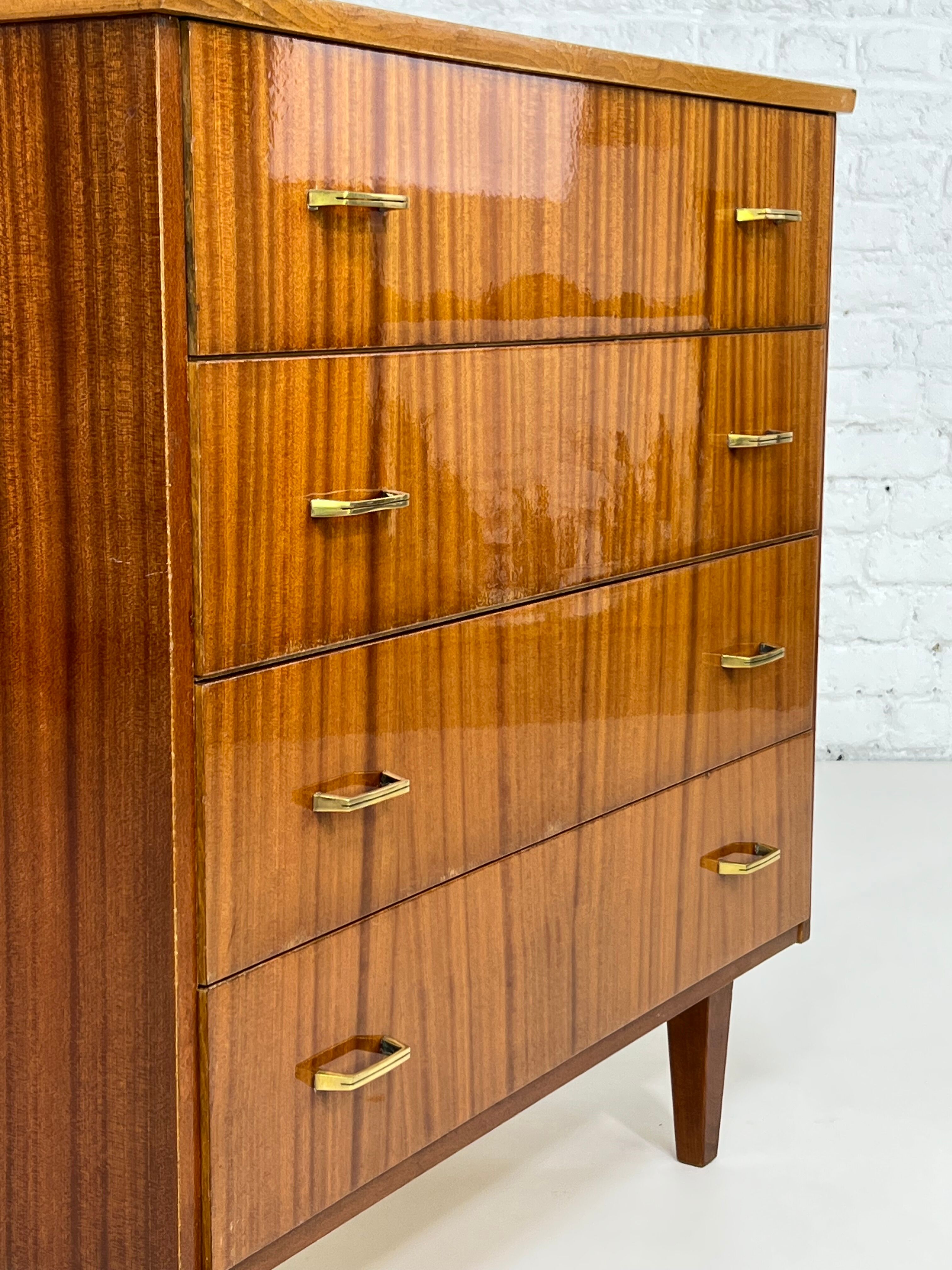 Commode années 60 en bois et laiton