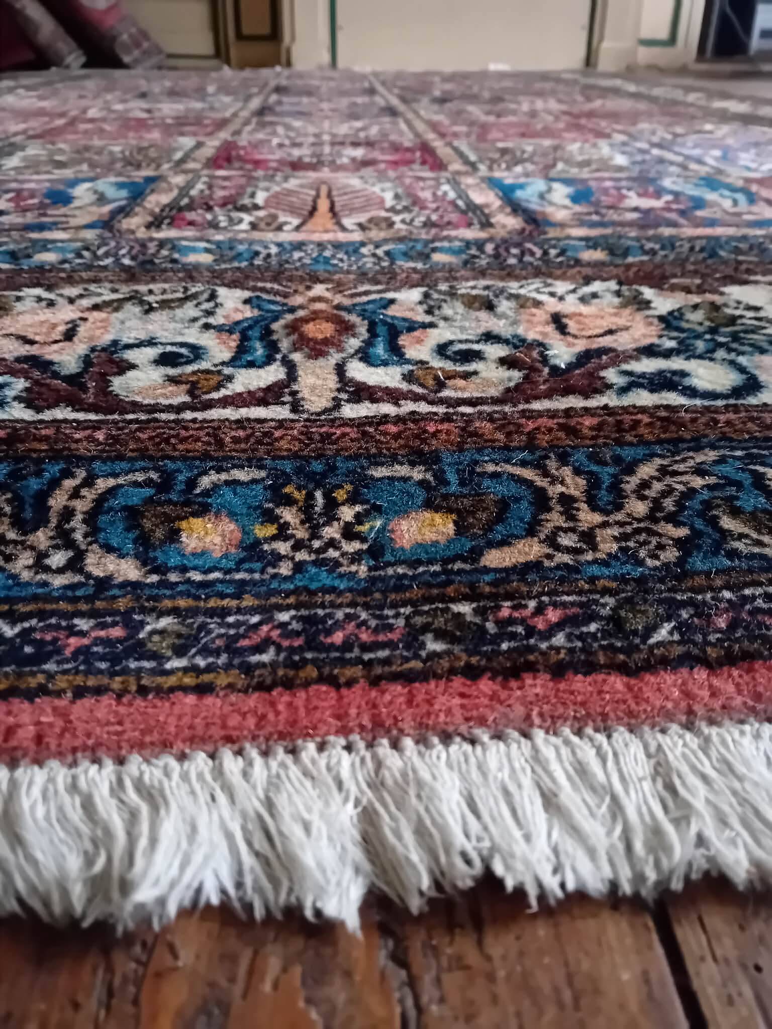 Handmade Bachtiar Persian rug 323x195cm